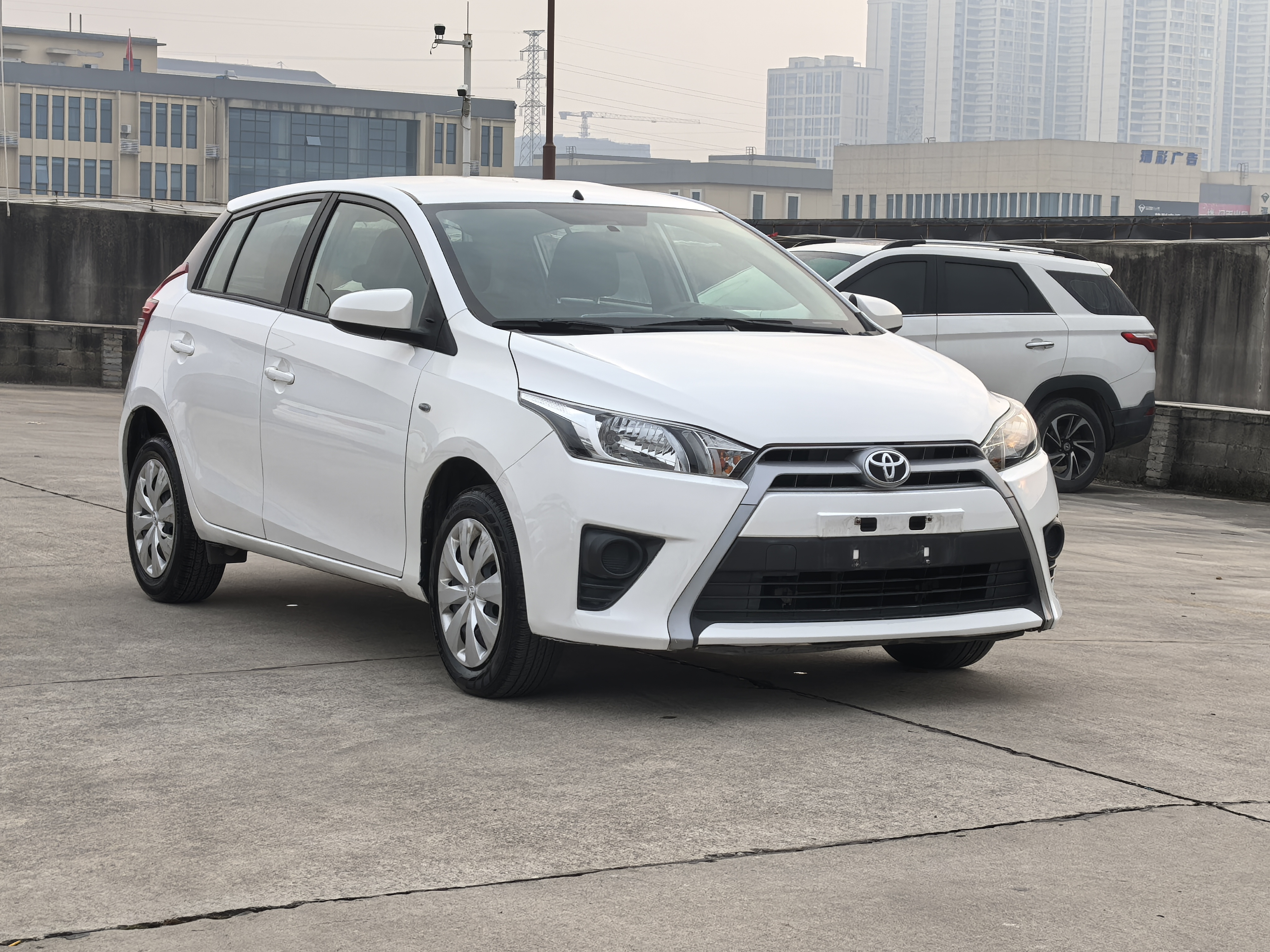 Yaris L Zhixuan 2015 #3 Yaris L Zhixuan 2015 car image #3