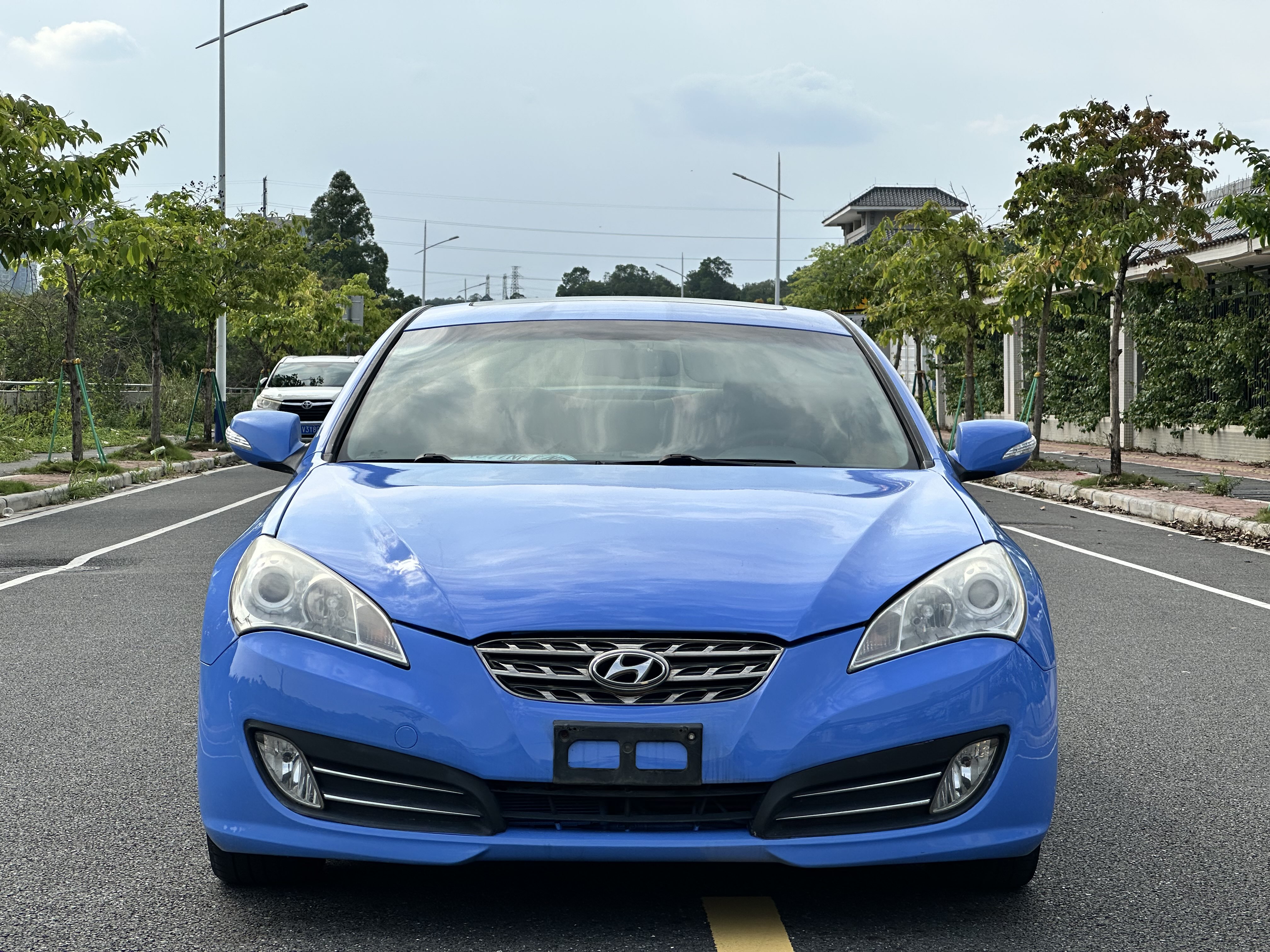 Hyundai Rohens 2010 #3 Hyundai Rohens 2010 car image #3