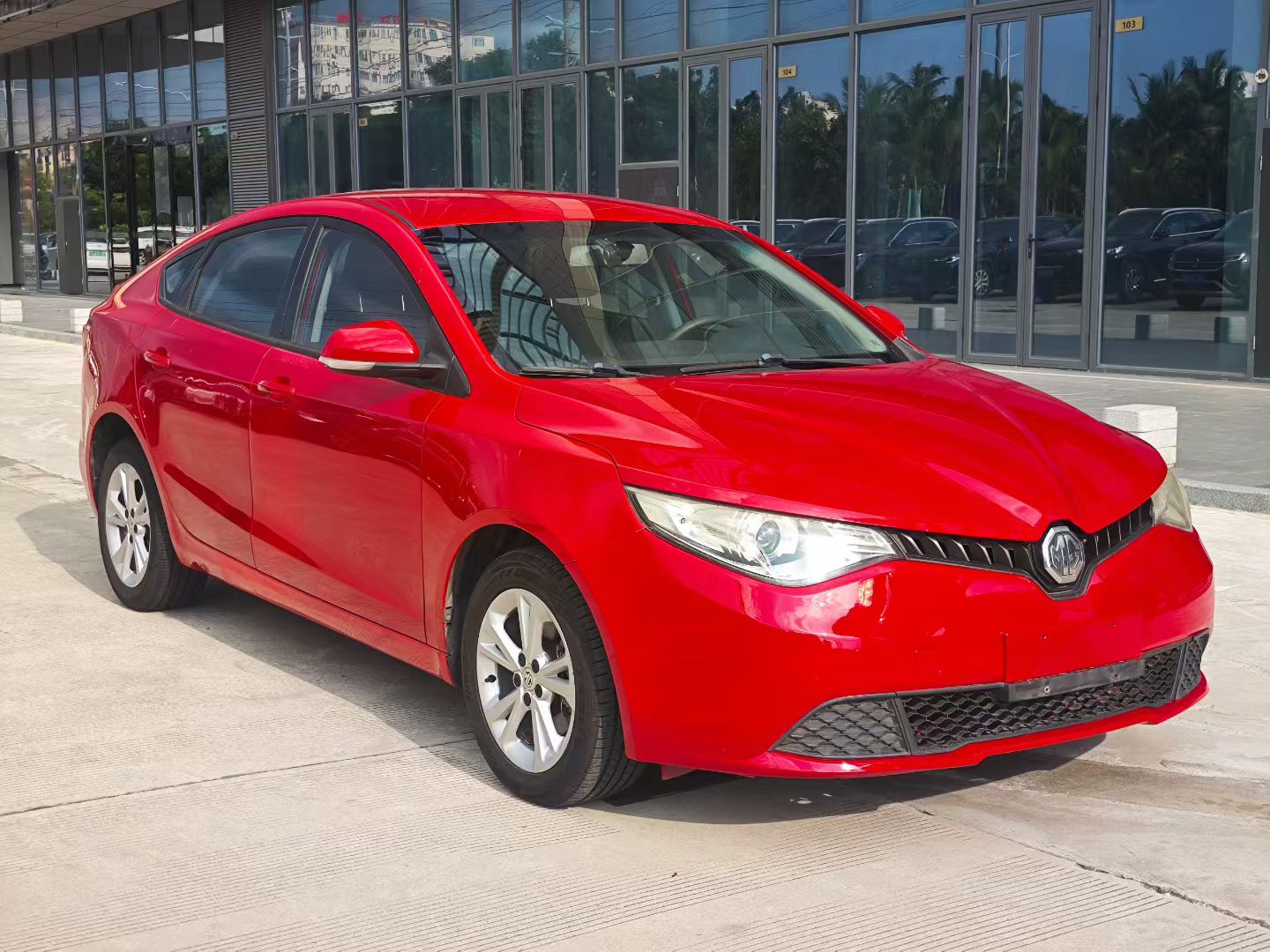 MG GT 2015 car image #3