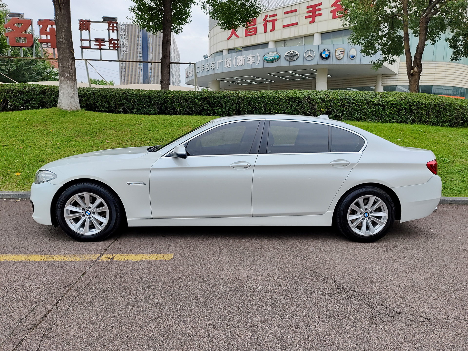 BMW 5 Series 2016 #3 BMW 5 Series 2016 car image #3