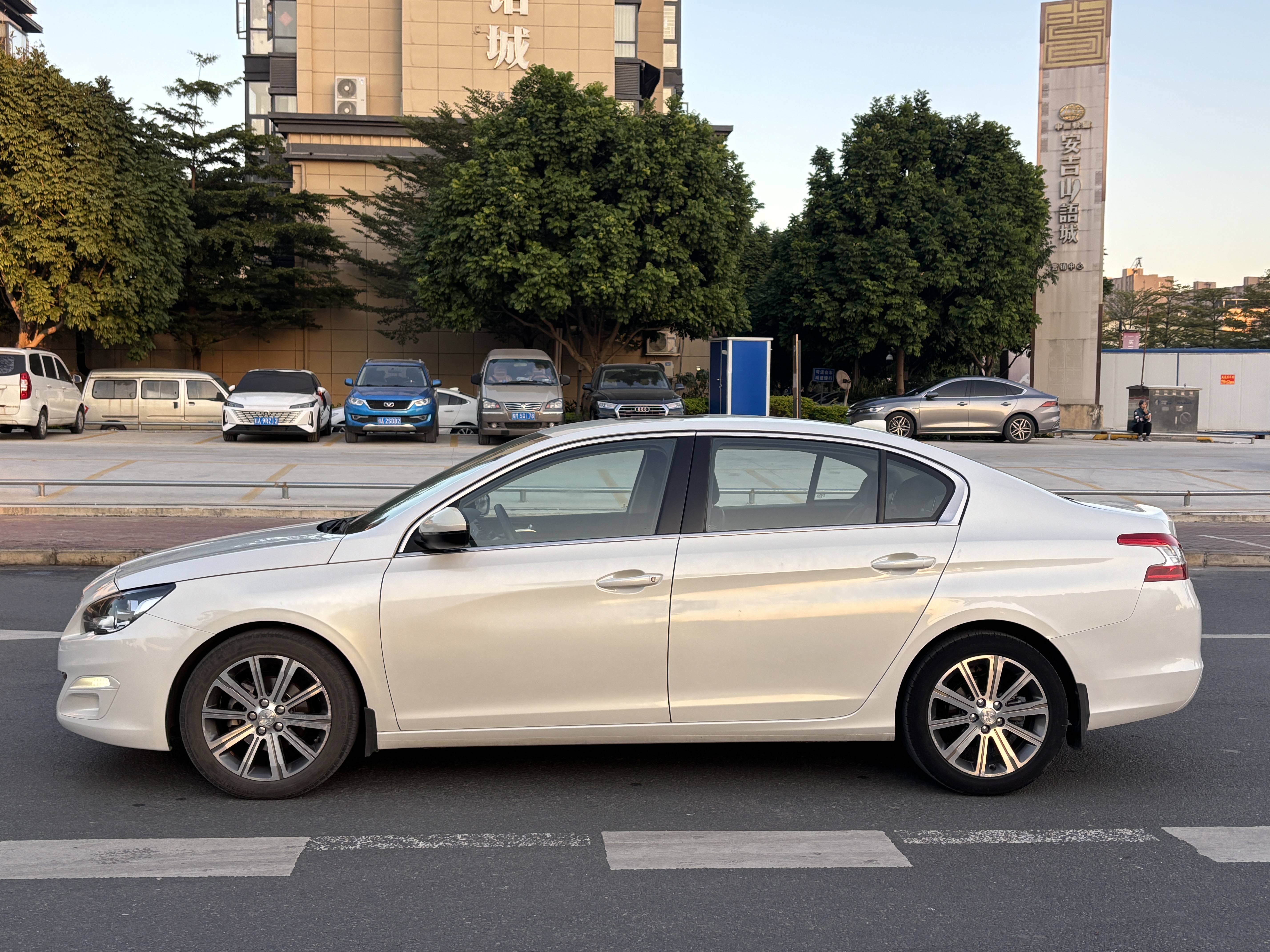 Peugeot 408 2015 car image #3