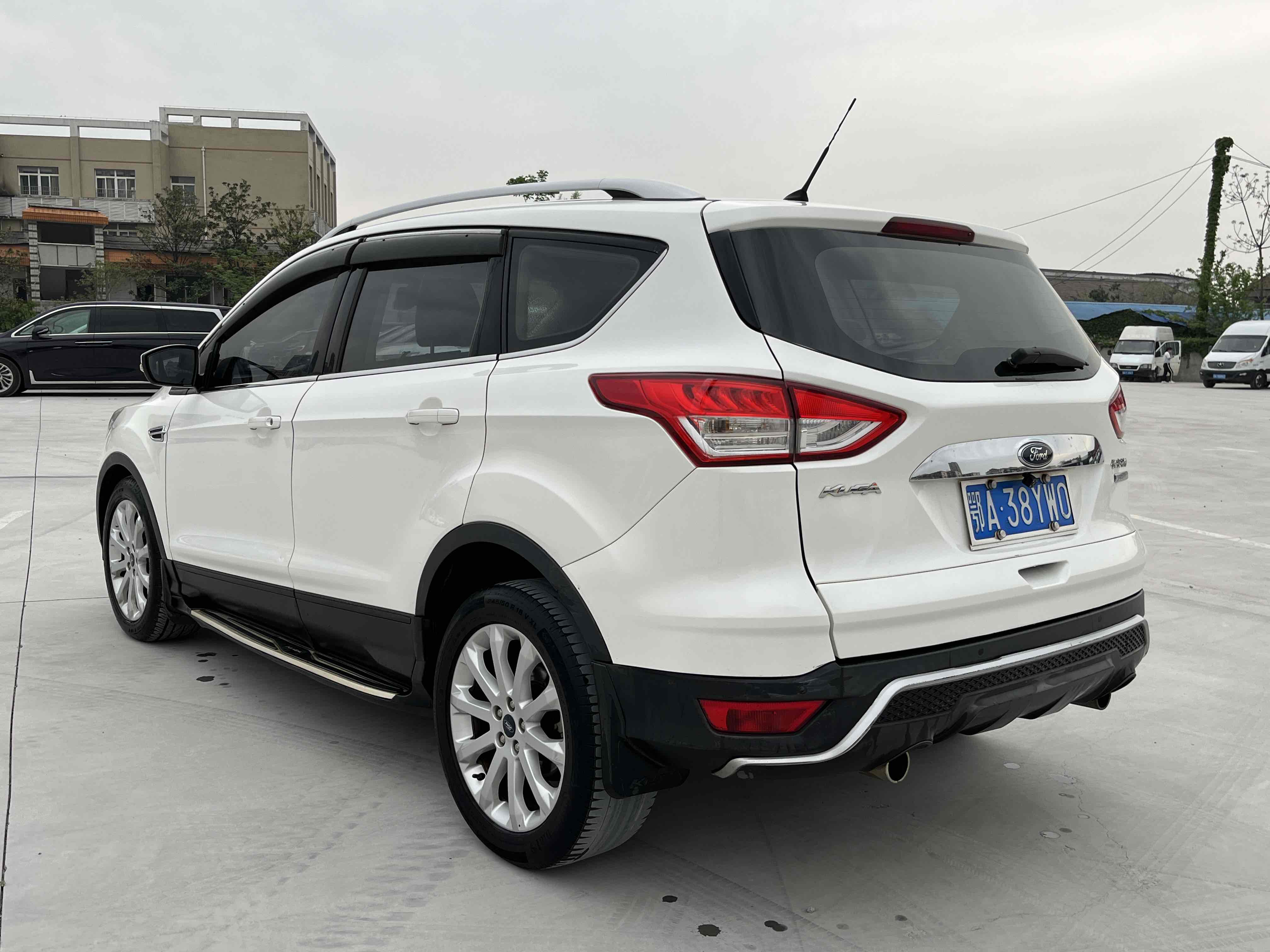 Ford Kuga 2016 car image #3