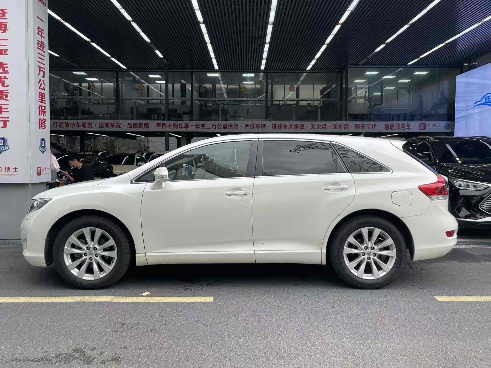 Toyota 2014 car image #3