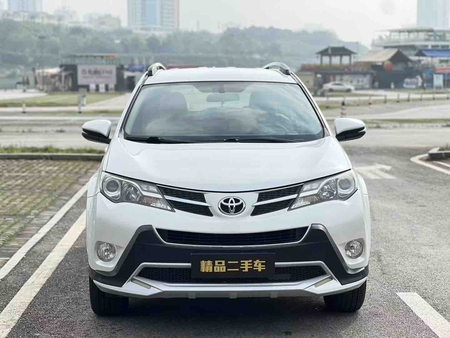 Toyota RAV4 2015 immagine di auto #3