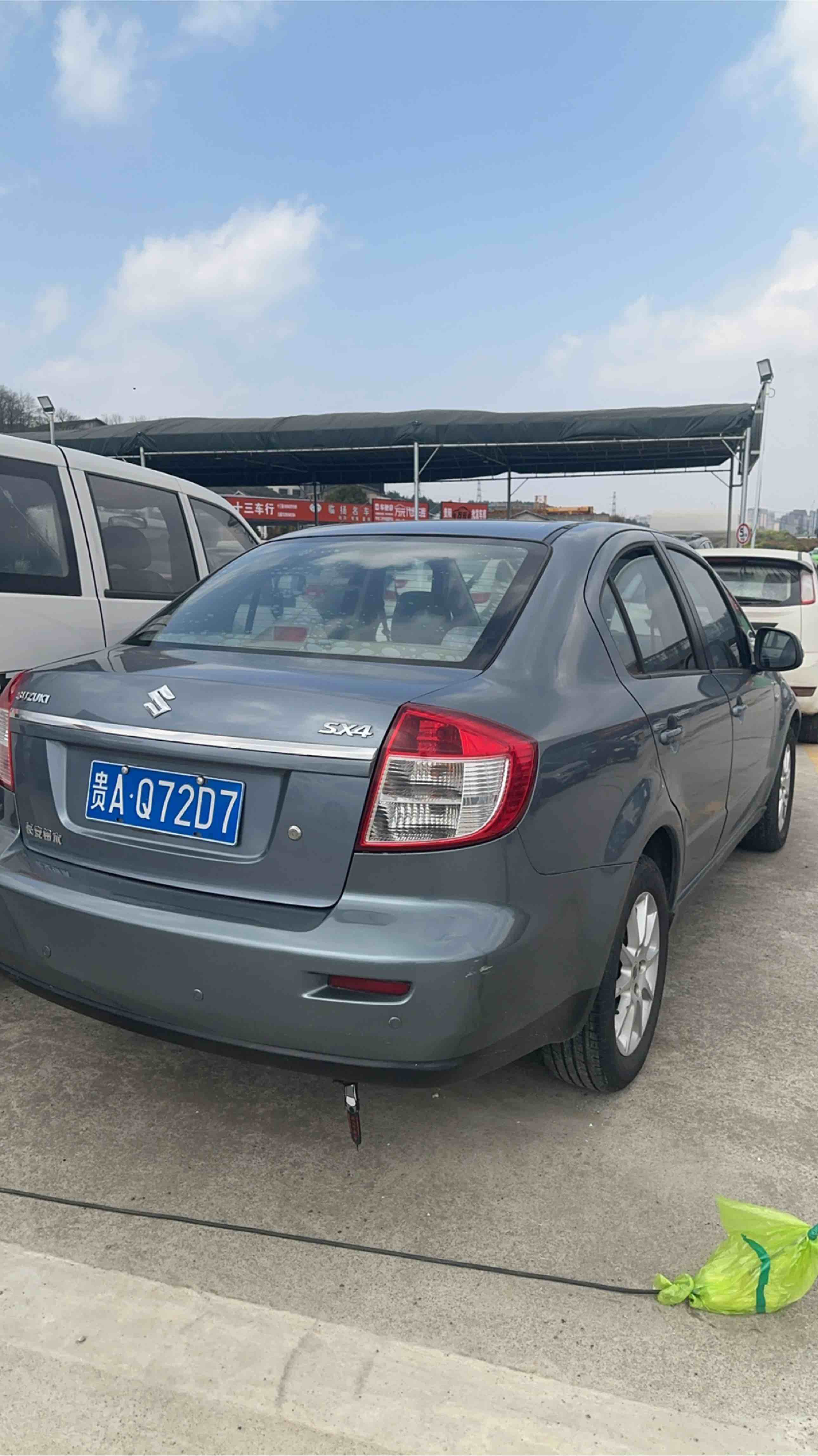 Suzuki SX4 Sedan 2010 imagem de carro #3