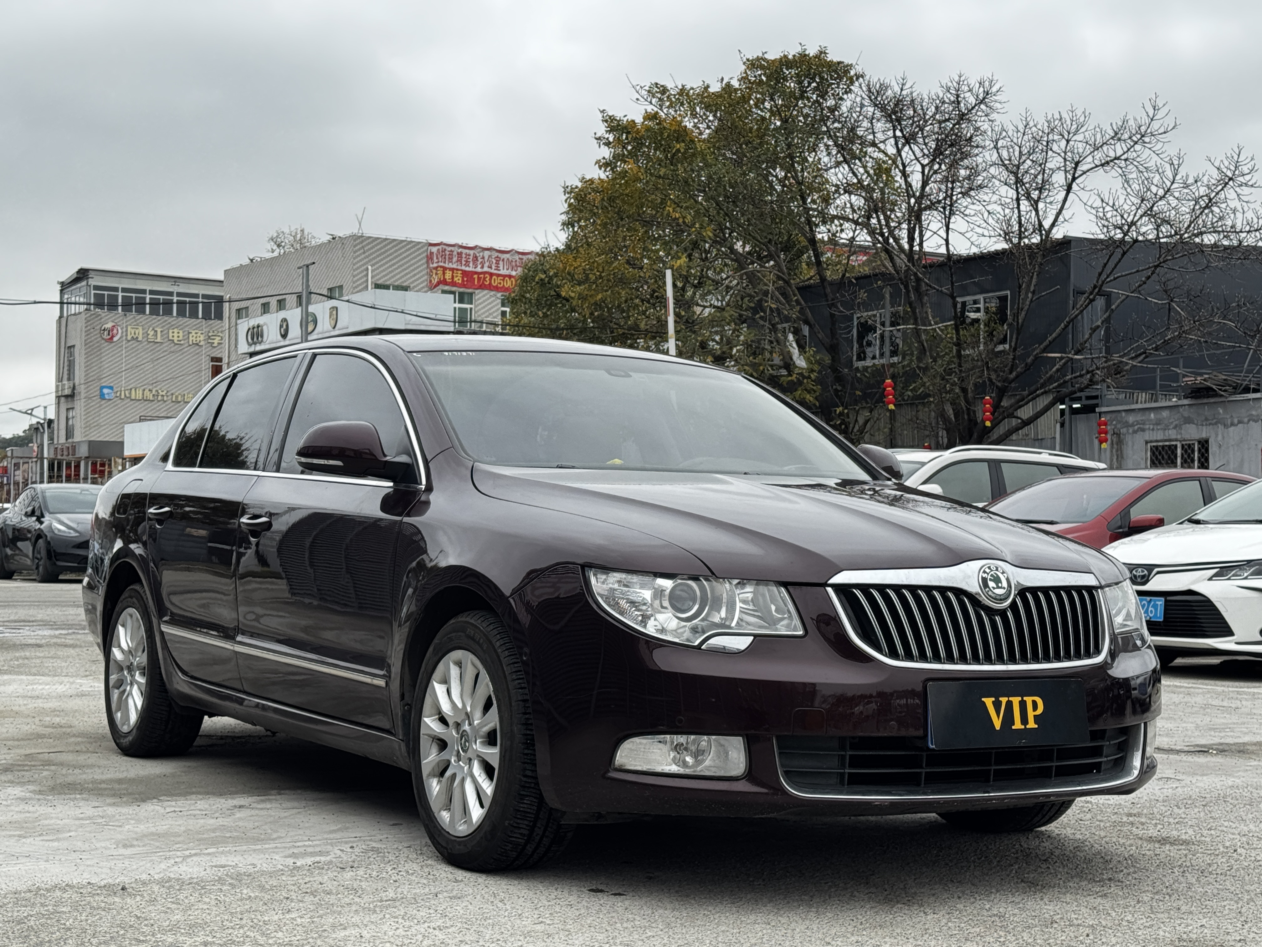 Skoda Superb 2011 car image #3