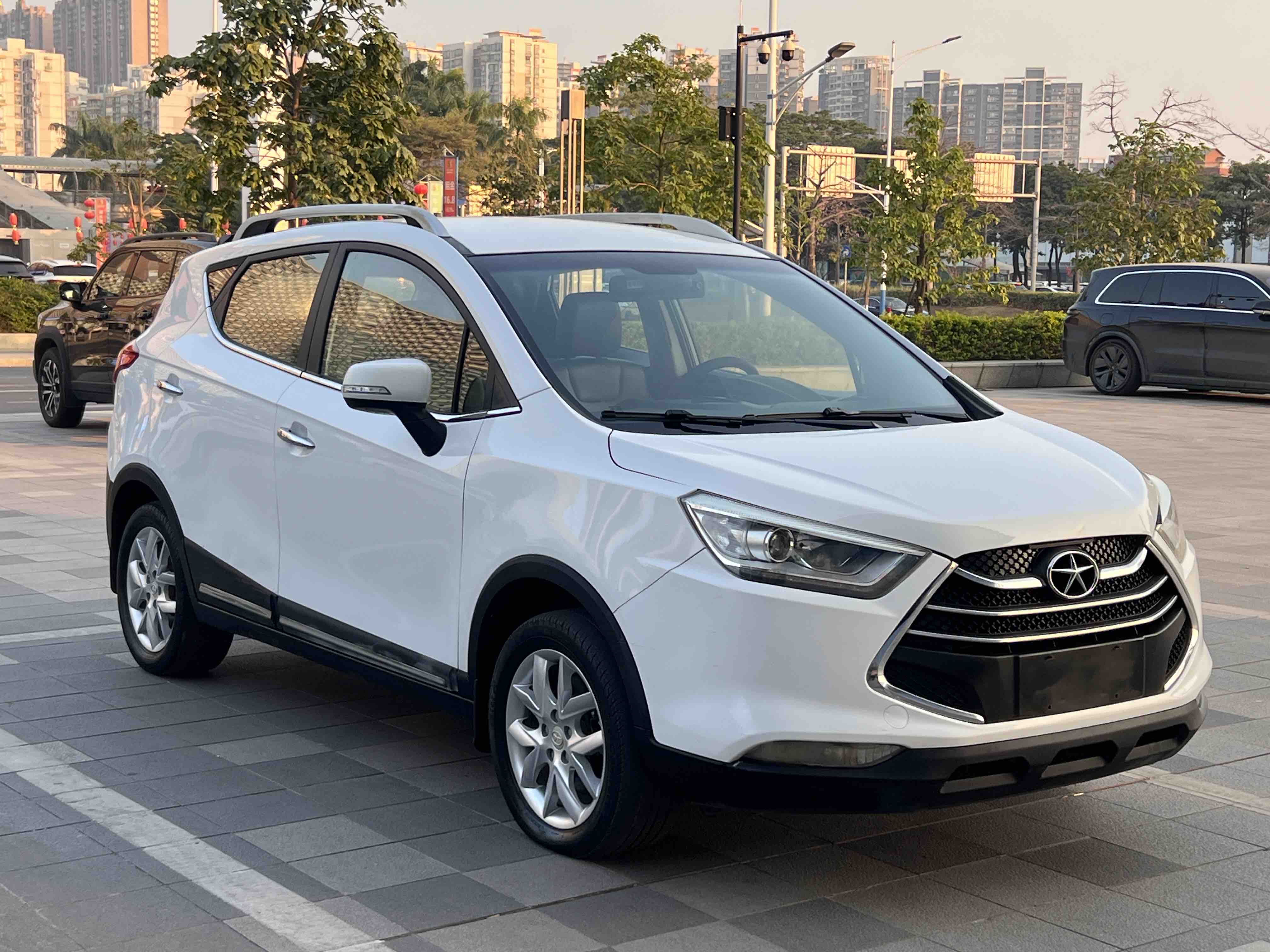 JAC 2015 #3 JAC 2015 car image #3