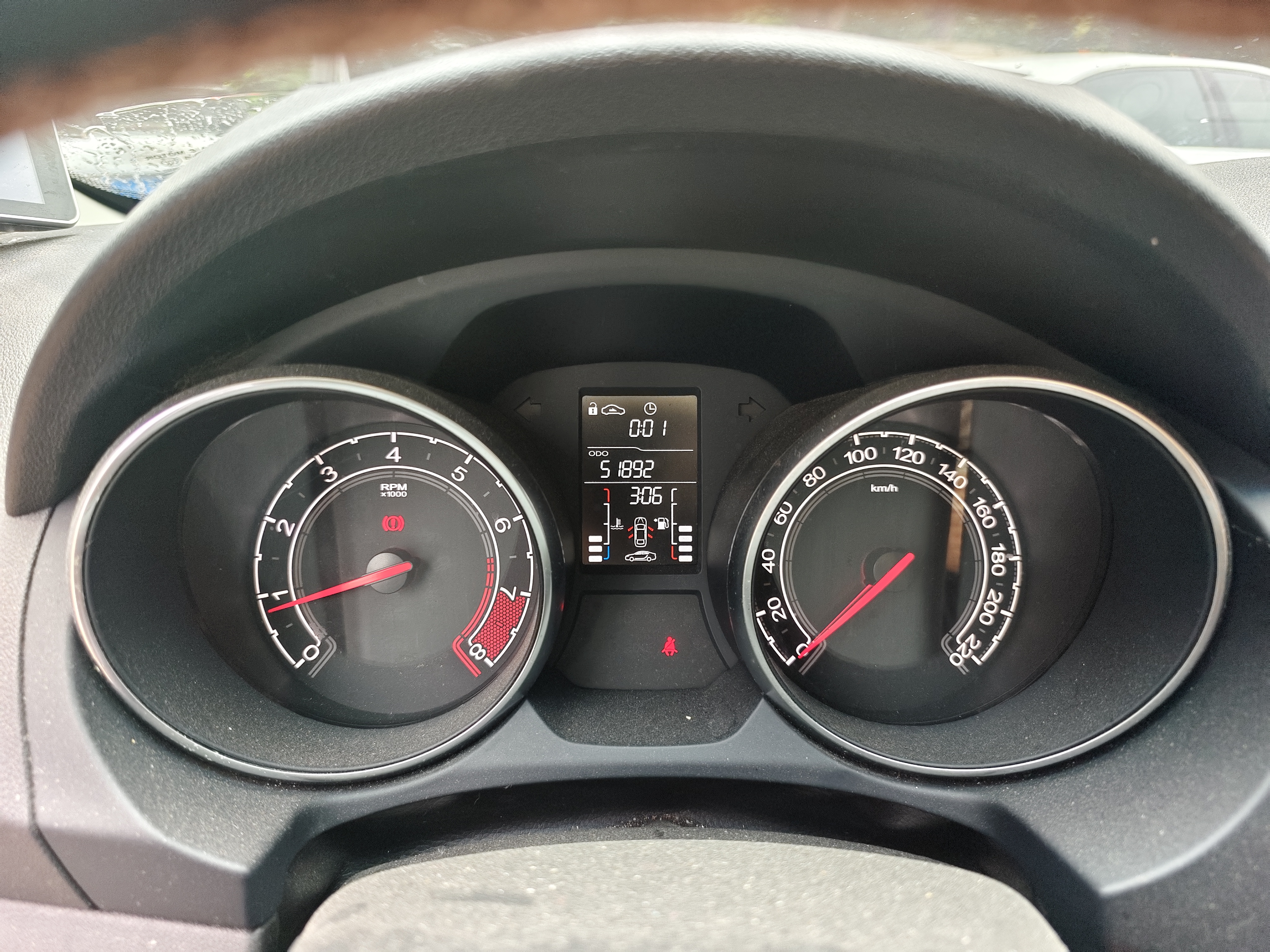 MG GT 2015 car image #3