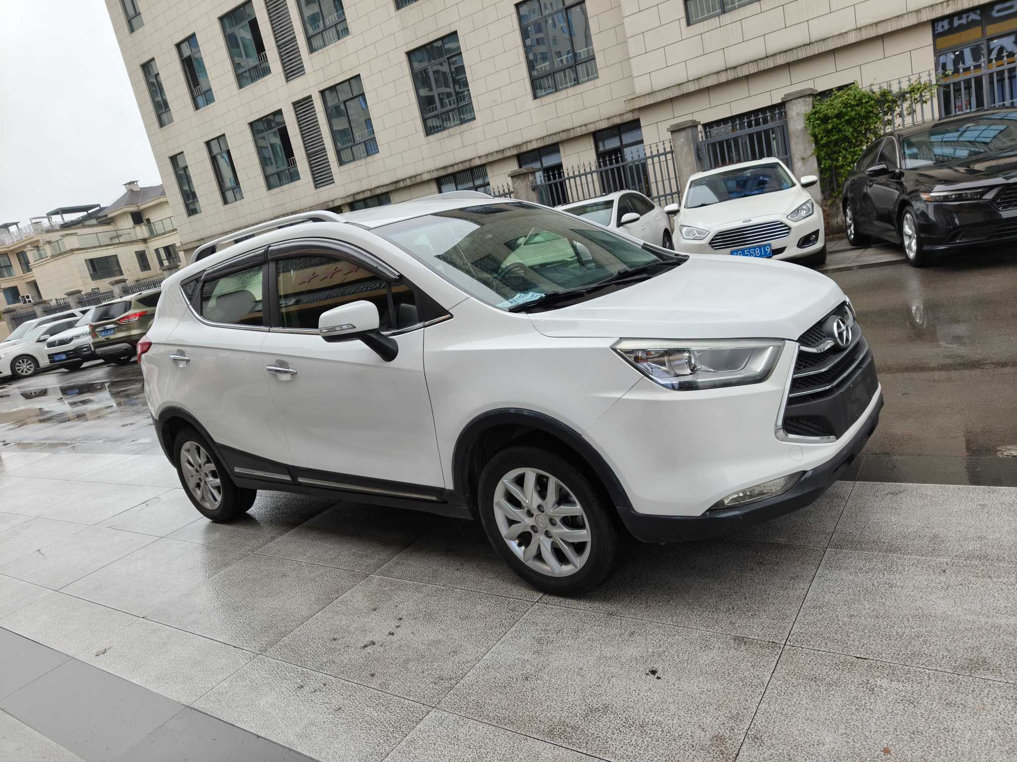 JAC 2015 car image #3