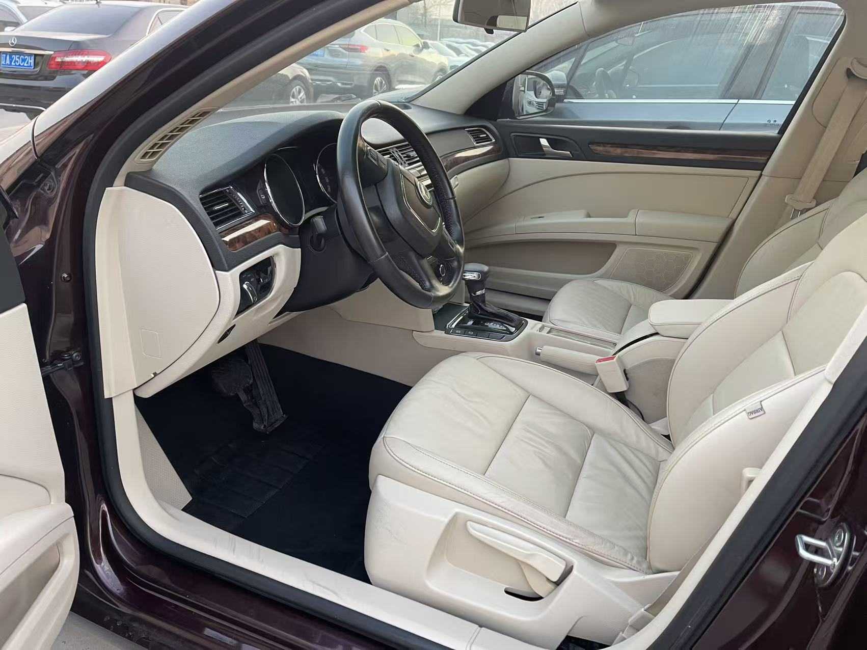 Skoda Superb 2012 immagine di auto #3