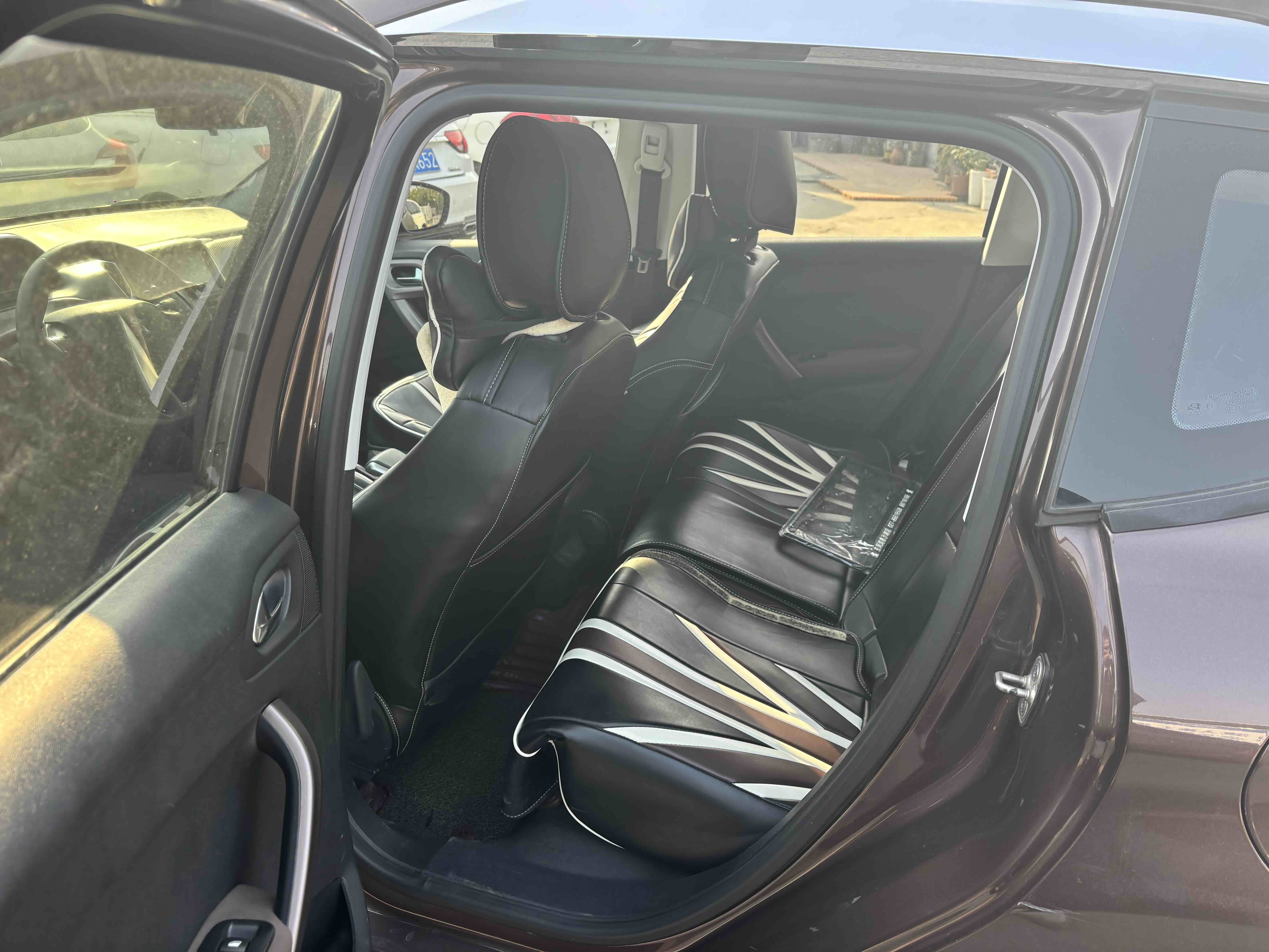 Peugeot 2008 2014 car image #3