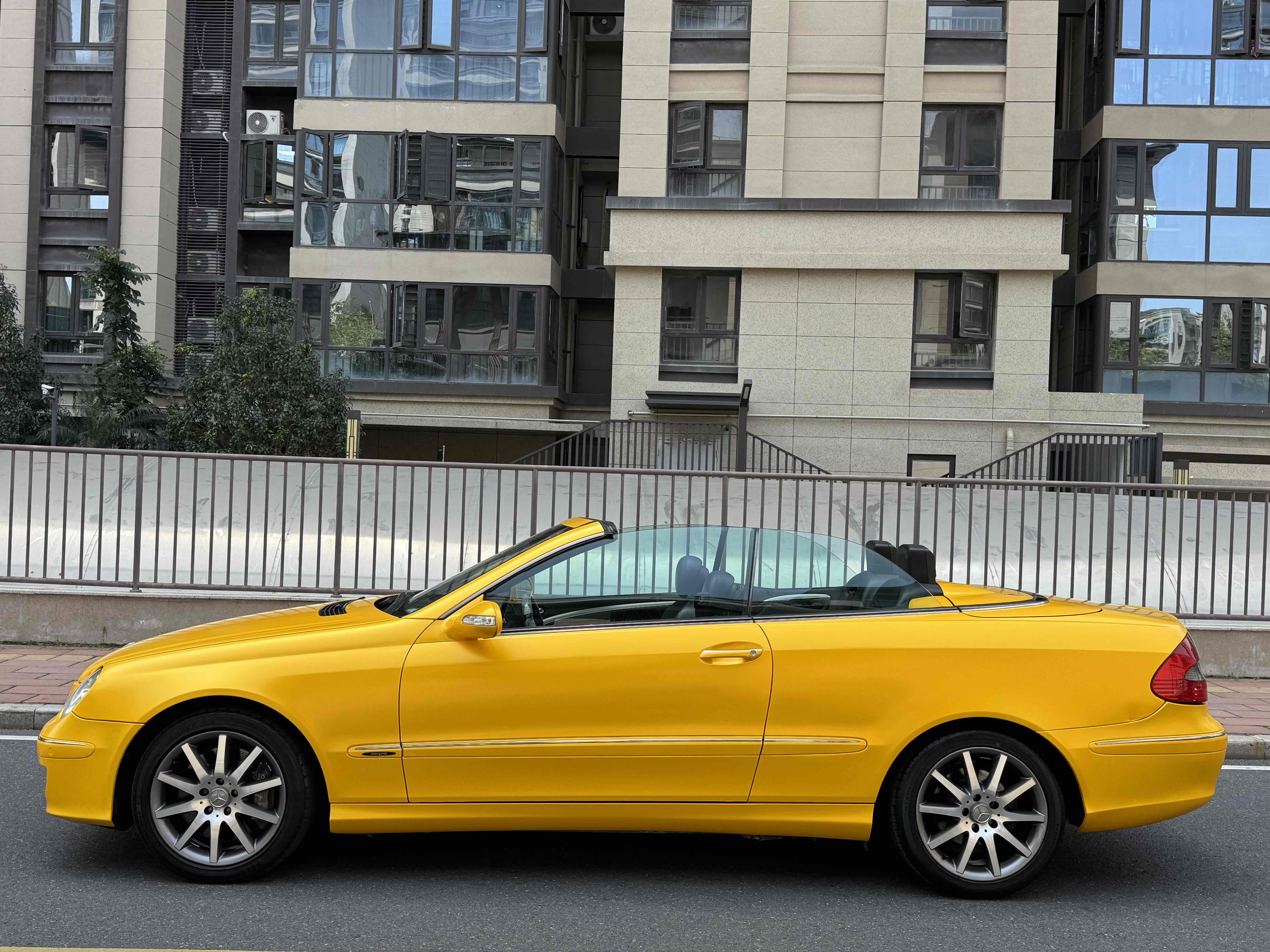 Mercedes-Benz CLK Class 2008 immagine di auto #3