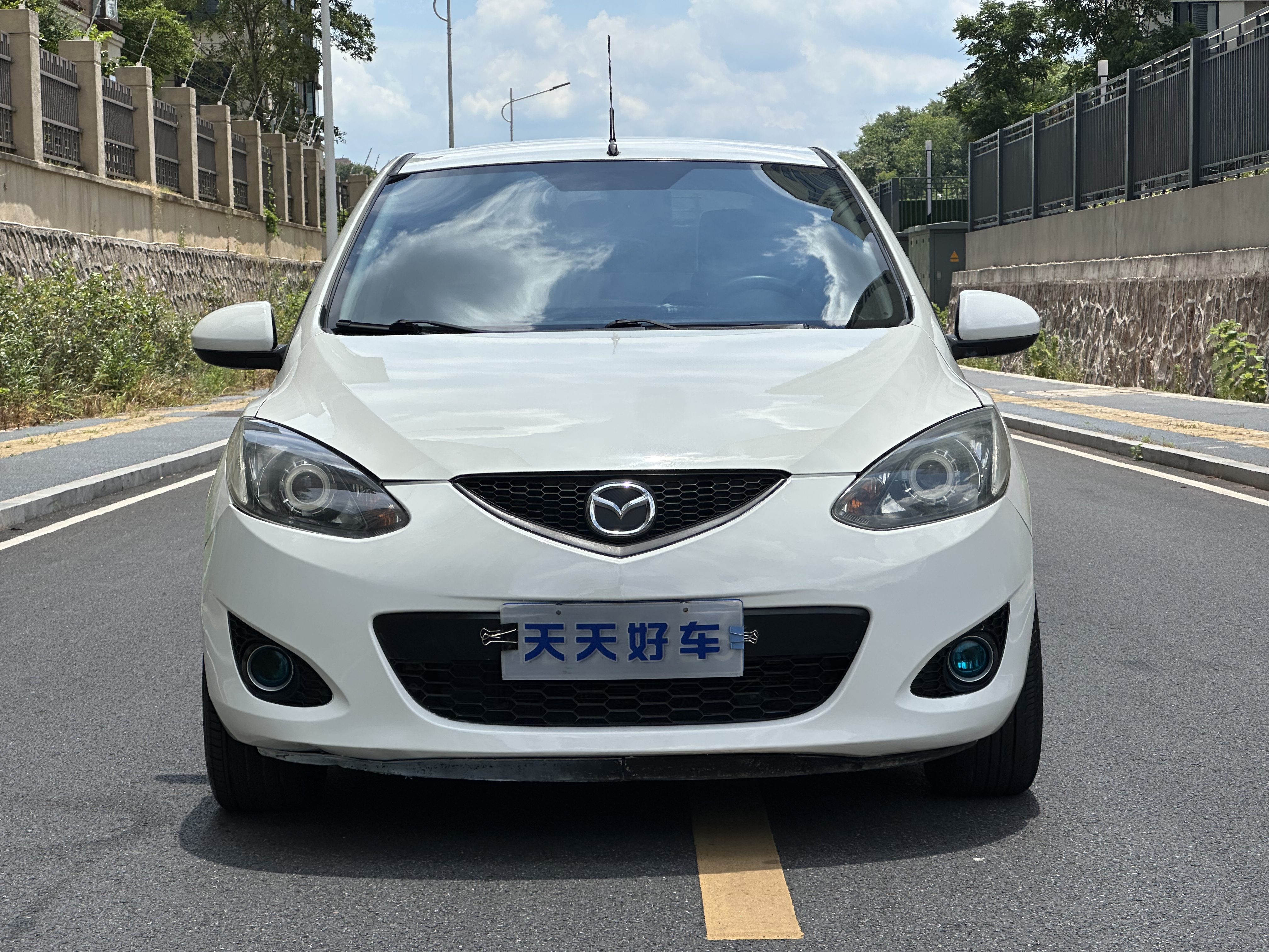 Mazda 2 Sedan 2011 صورة سيارة #3