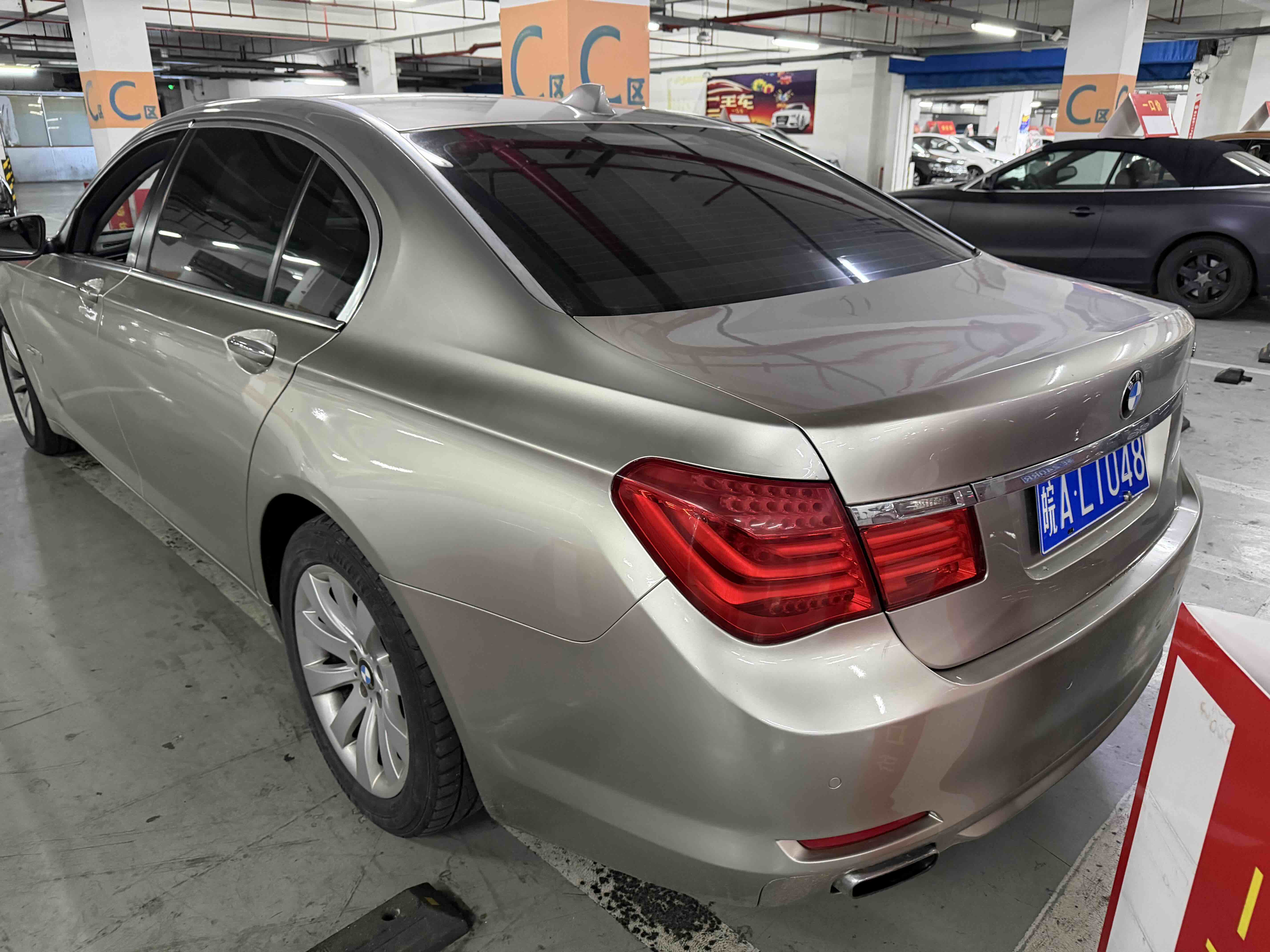 BMW 7 Series 2011 immagine di auto #3