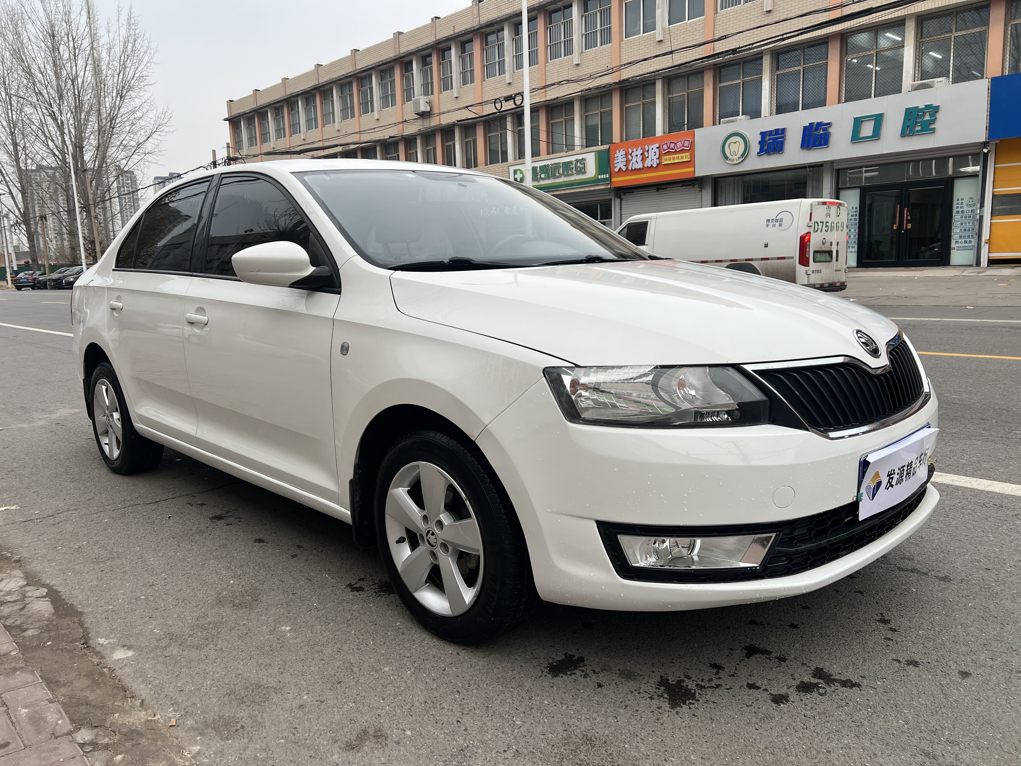 Skoda Rapid 2015 immagine di auto #3