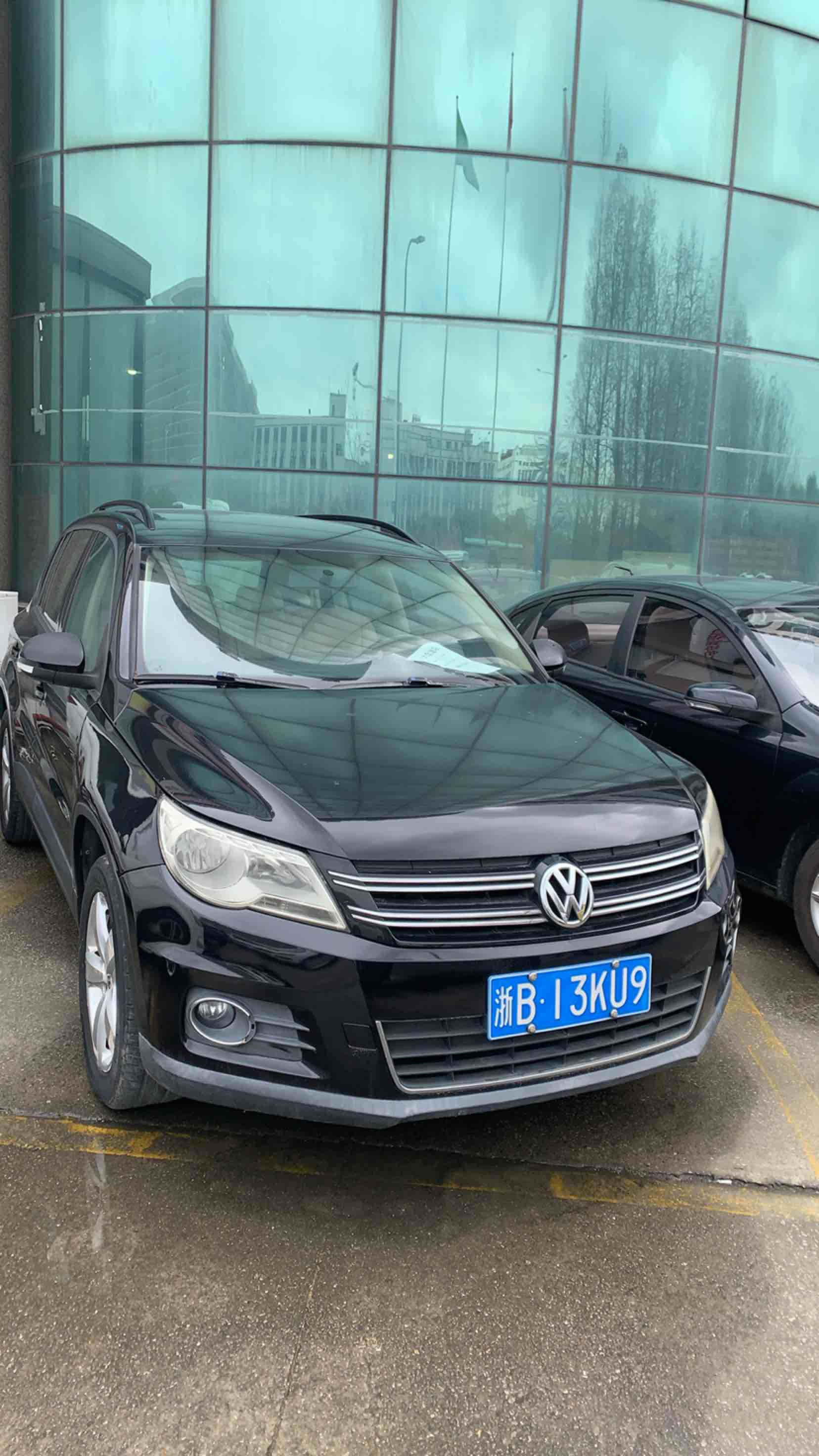 Volkswagen Tiguan 2011 car image #3