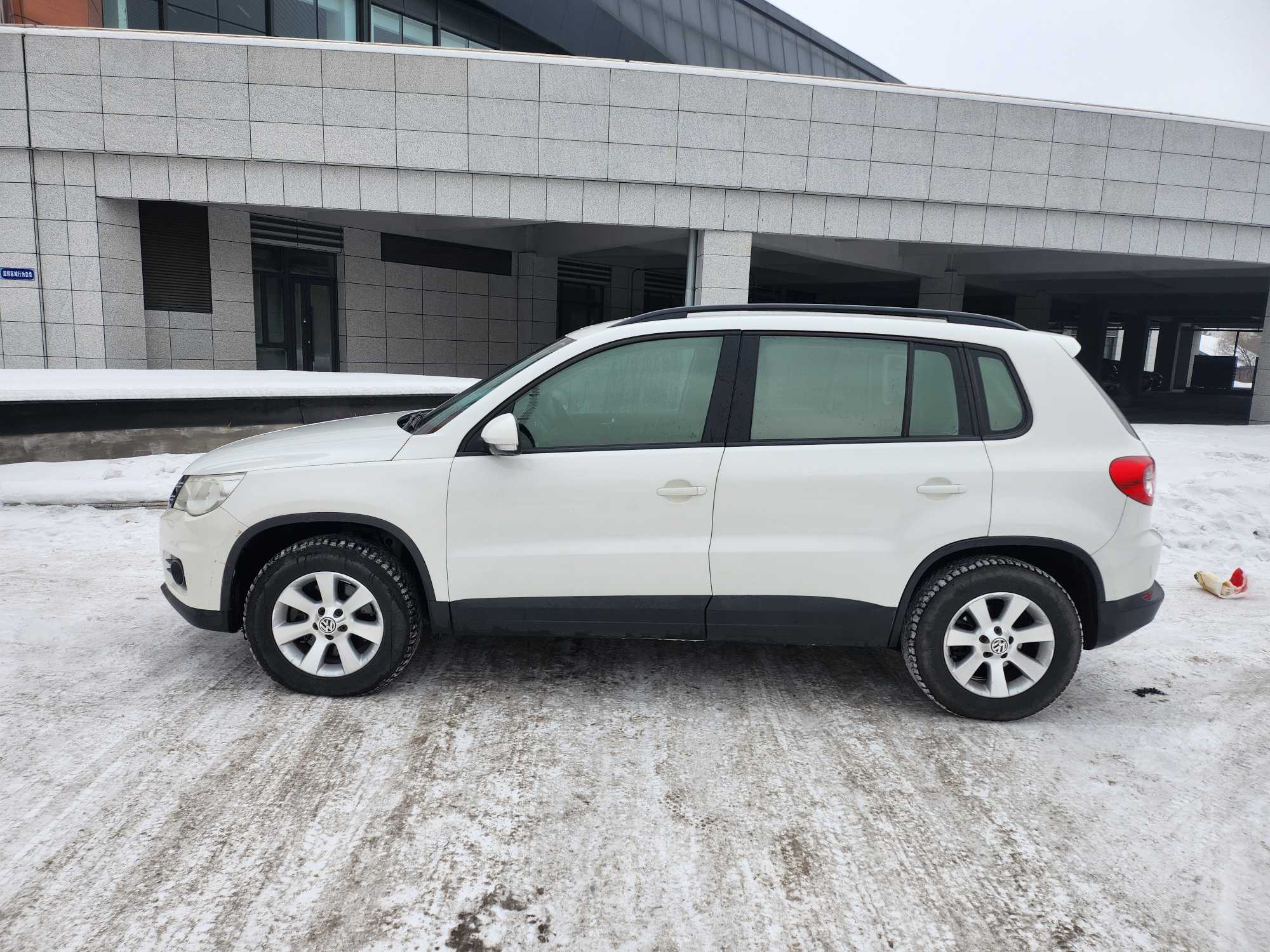 Volkswagen Tiguan 2011 car image #3