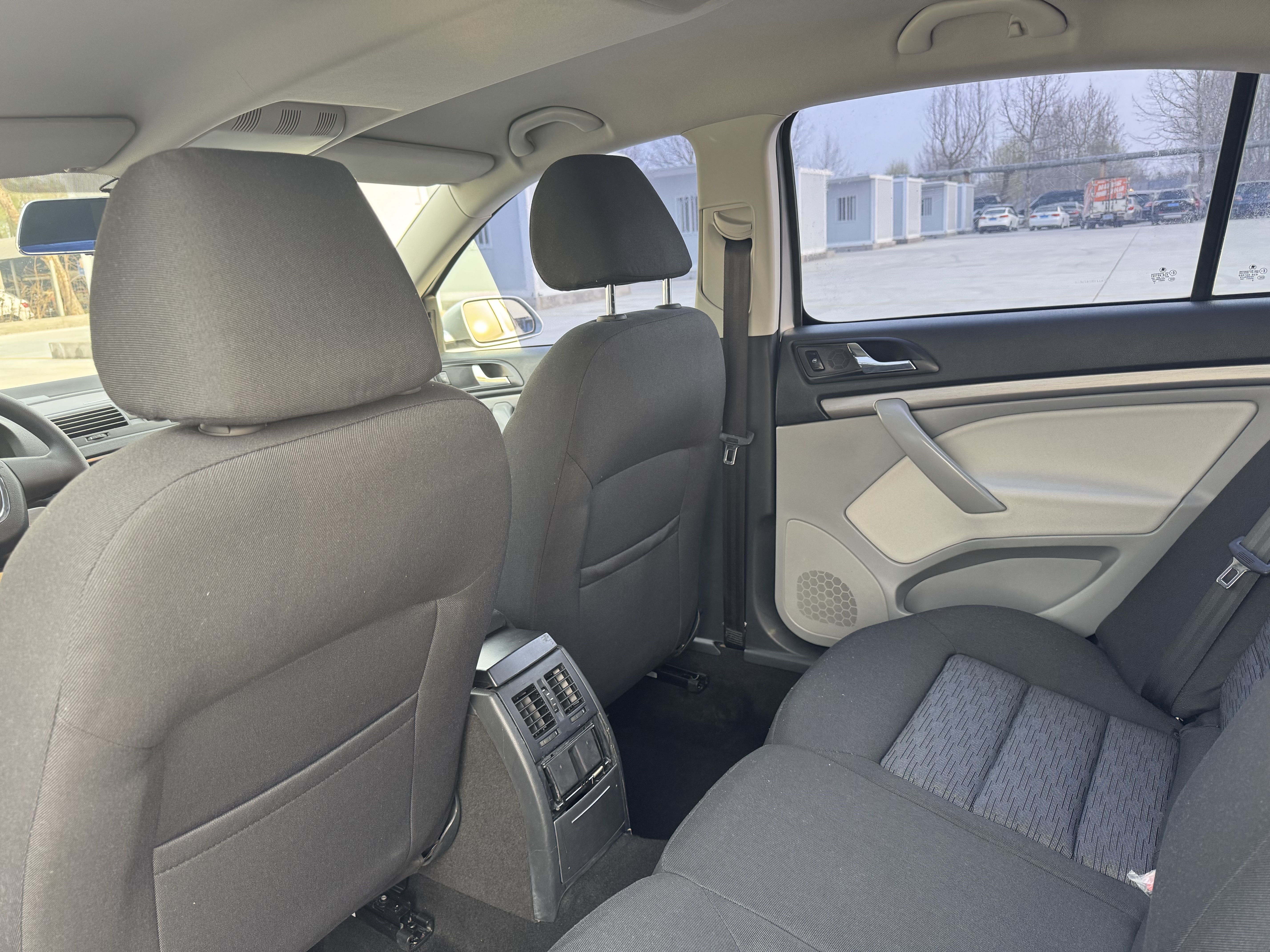 Skoda Octavia 2011 car image #3