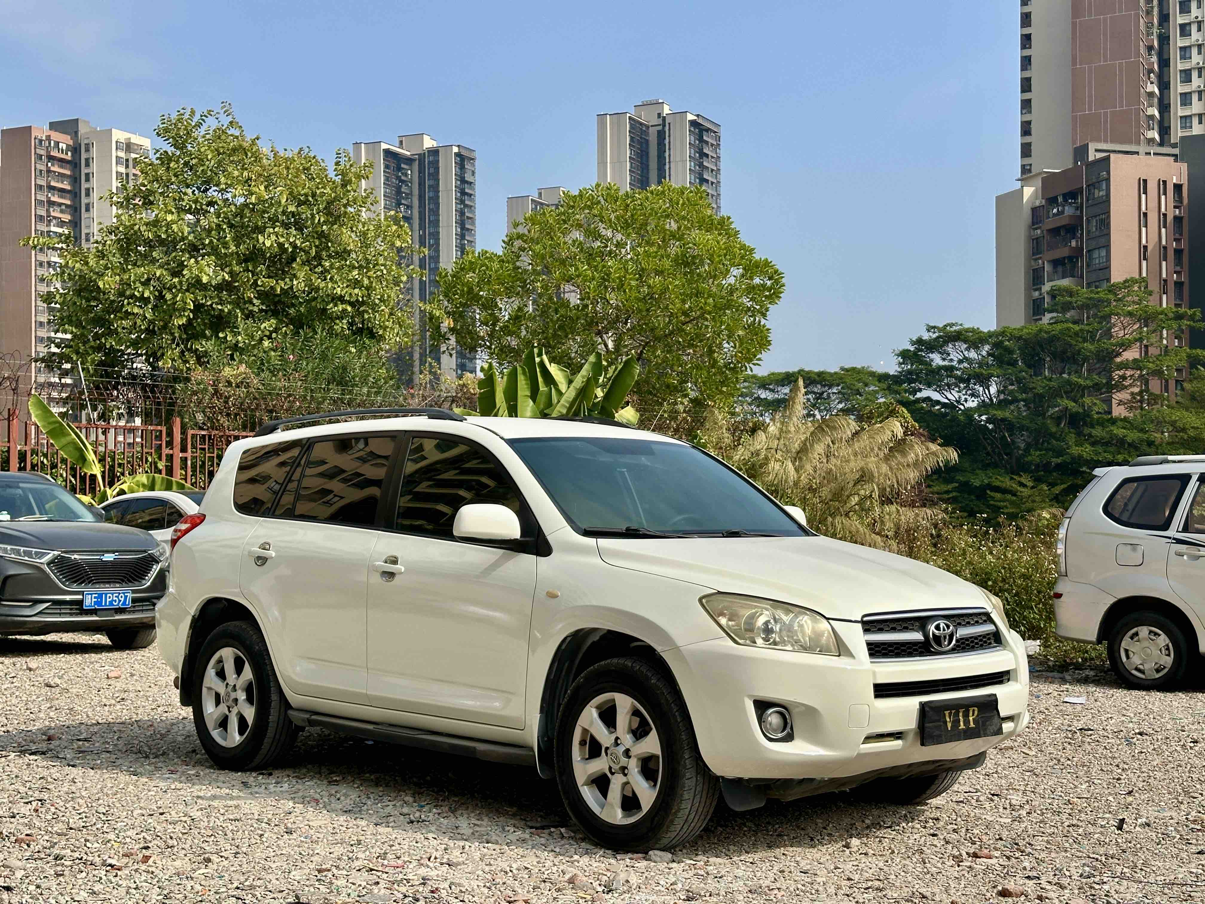 Toyota RAV4 2010 car image #3