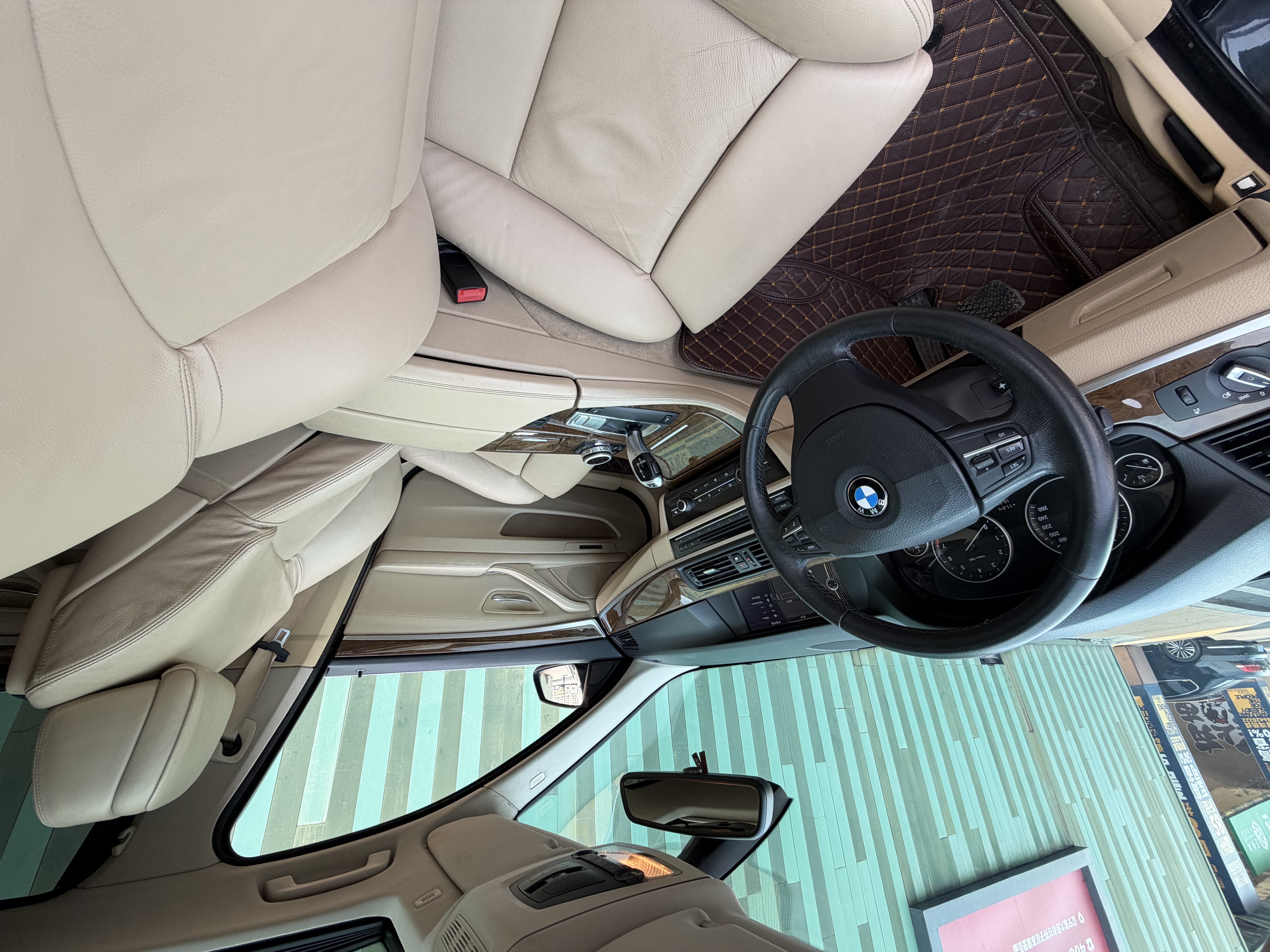 BMW 5 Series 2011 car image #3