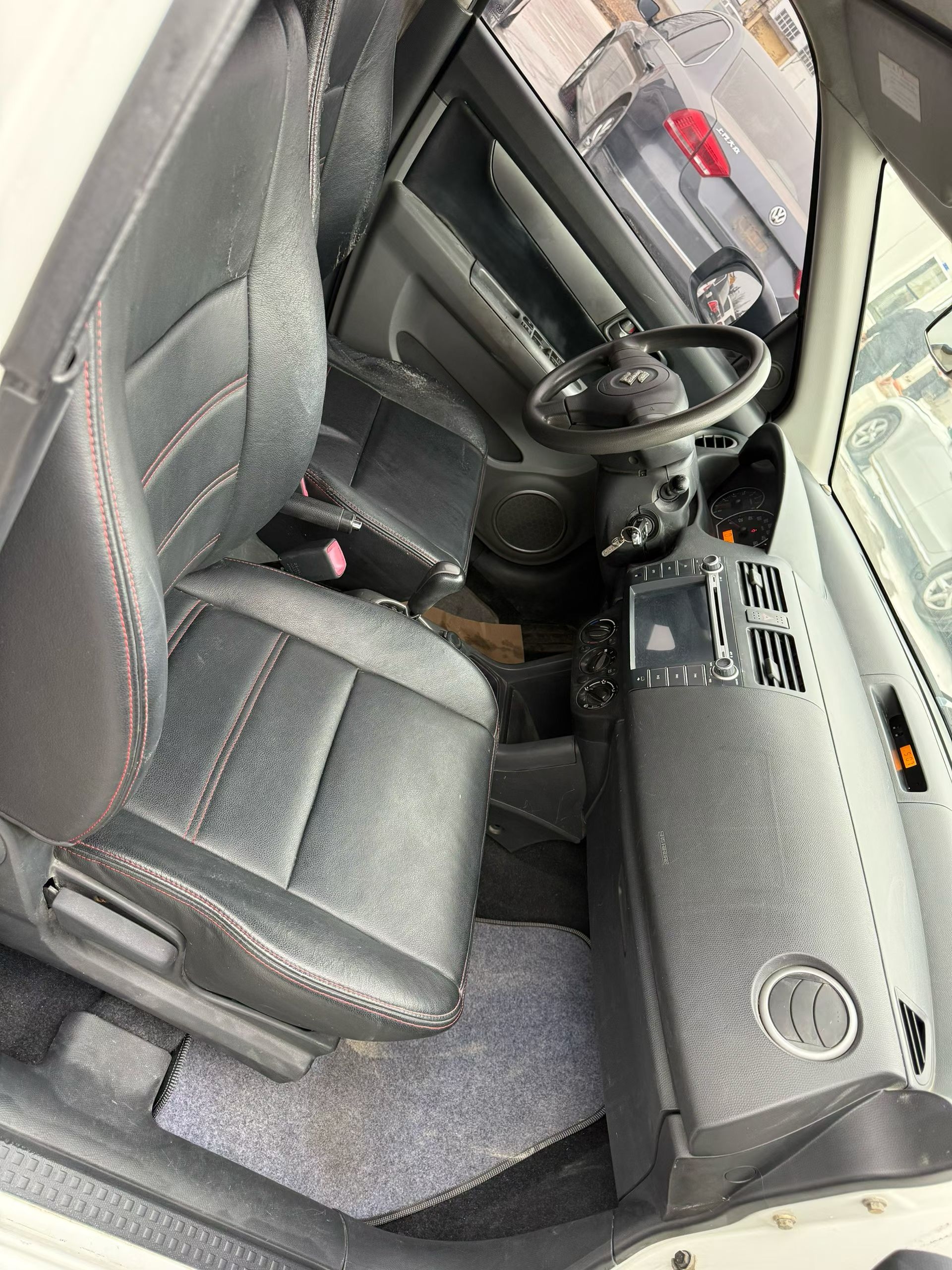 Suzuki Swift 2013 car image #3