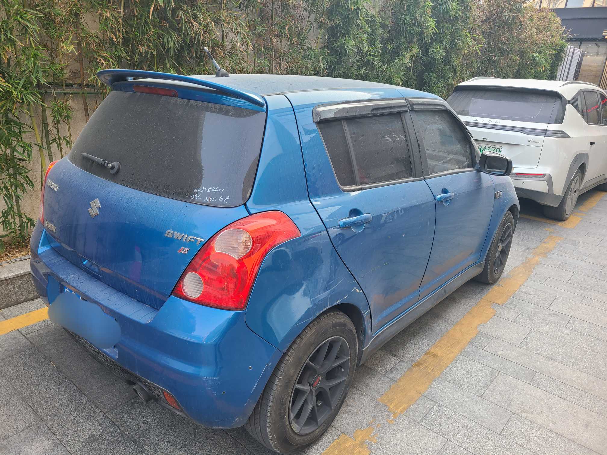 Suzuki Swift 2011 car image #3