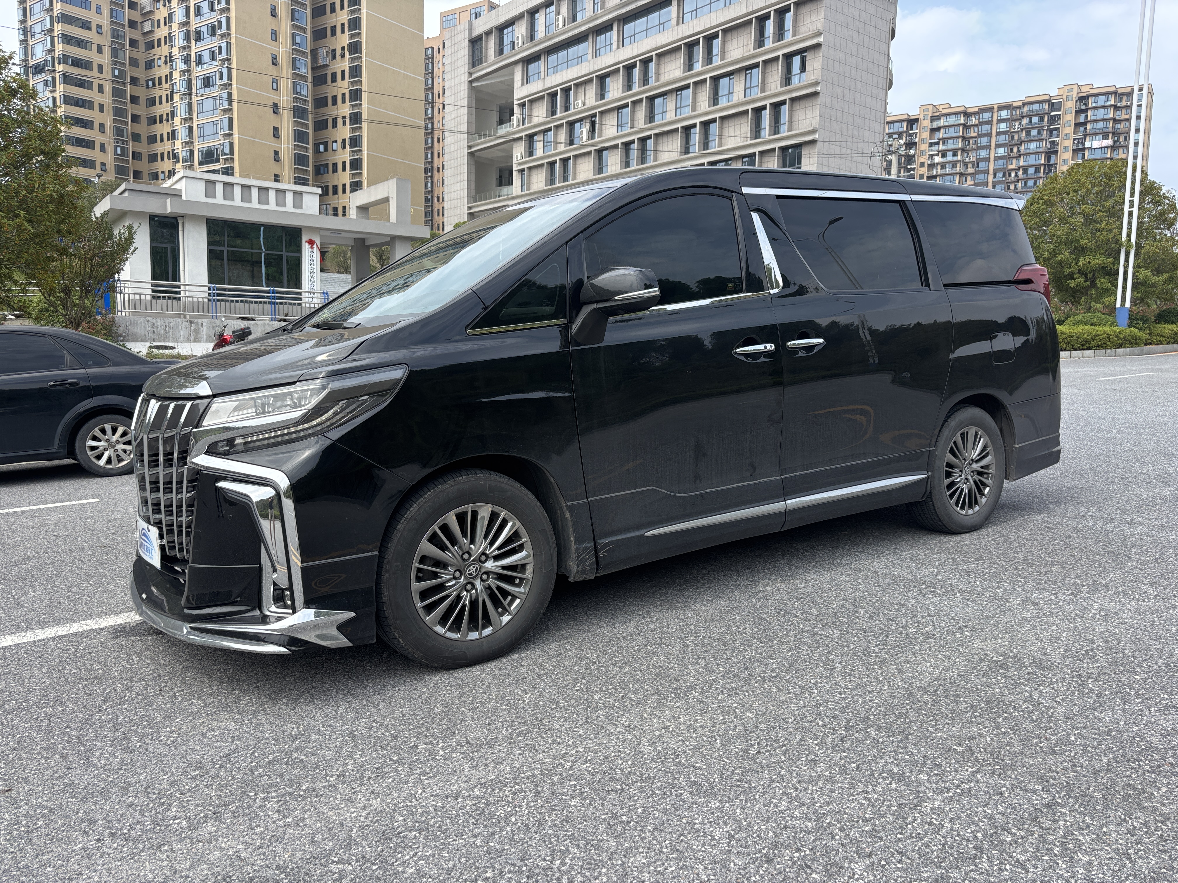 丰田 埃尔法 2011 汽车图片 #3