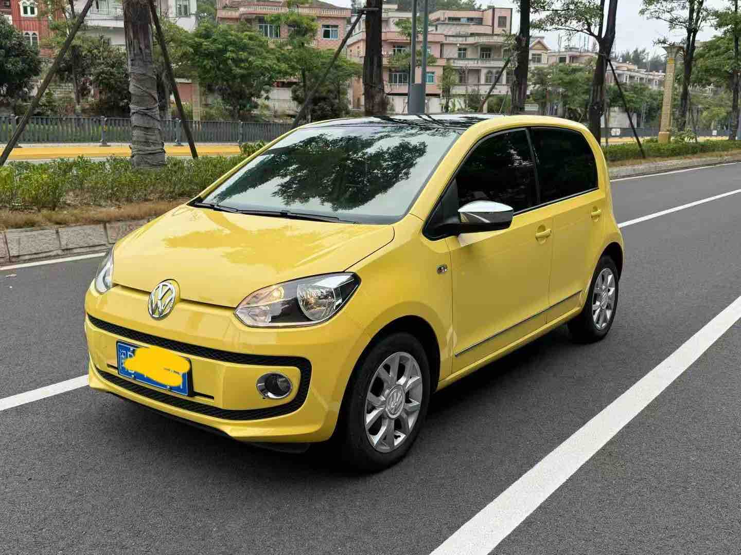 Volkswagen up! 2015 car image #3