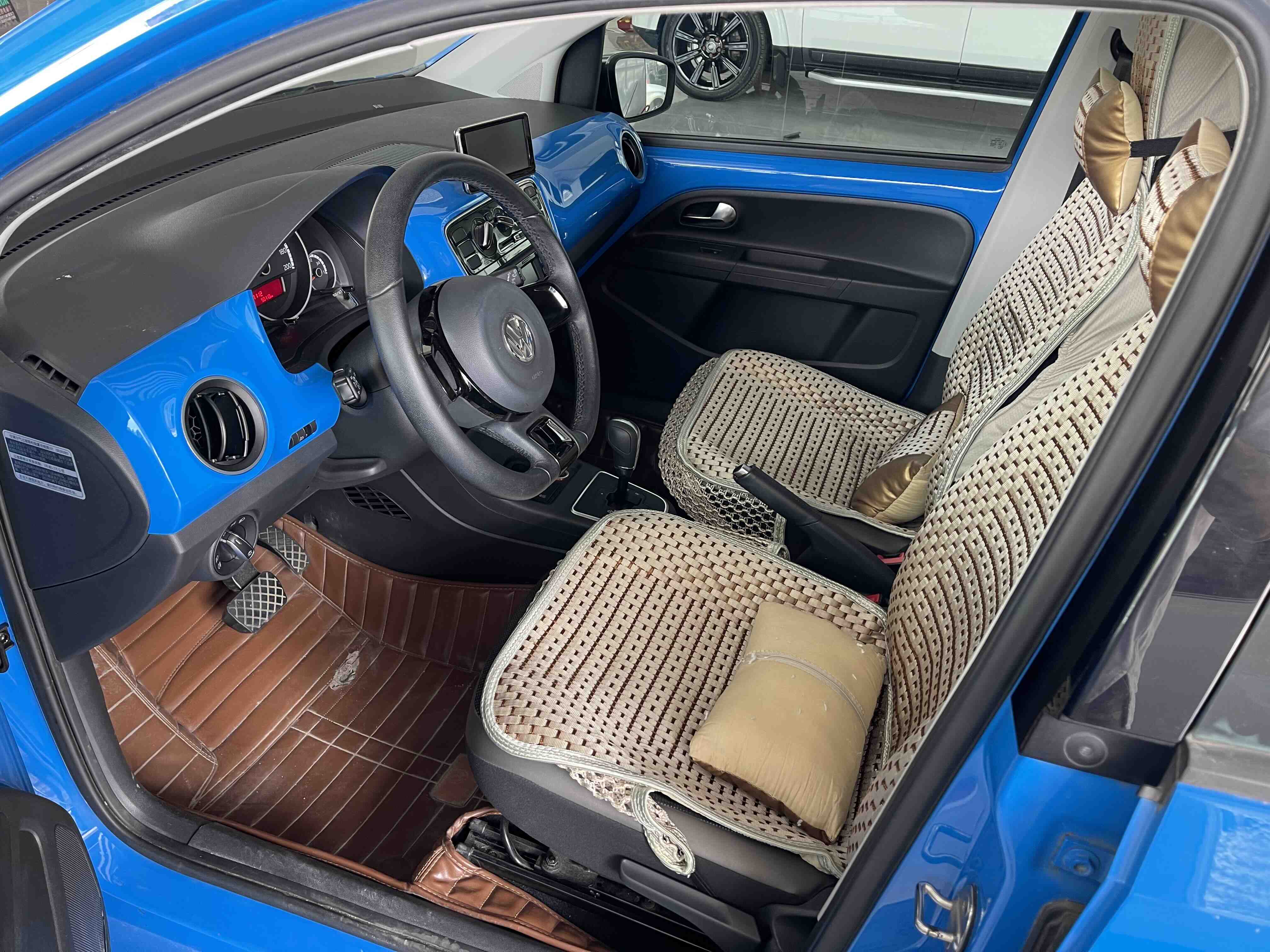 Volkswagen up! 2016 imagem de carro #3