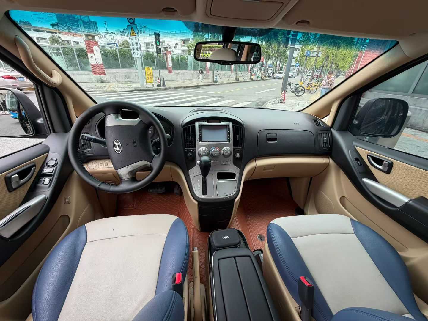 Hyundai H-1 2013 car image #3