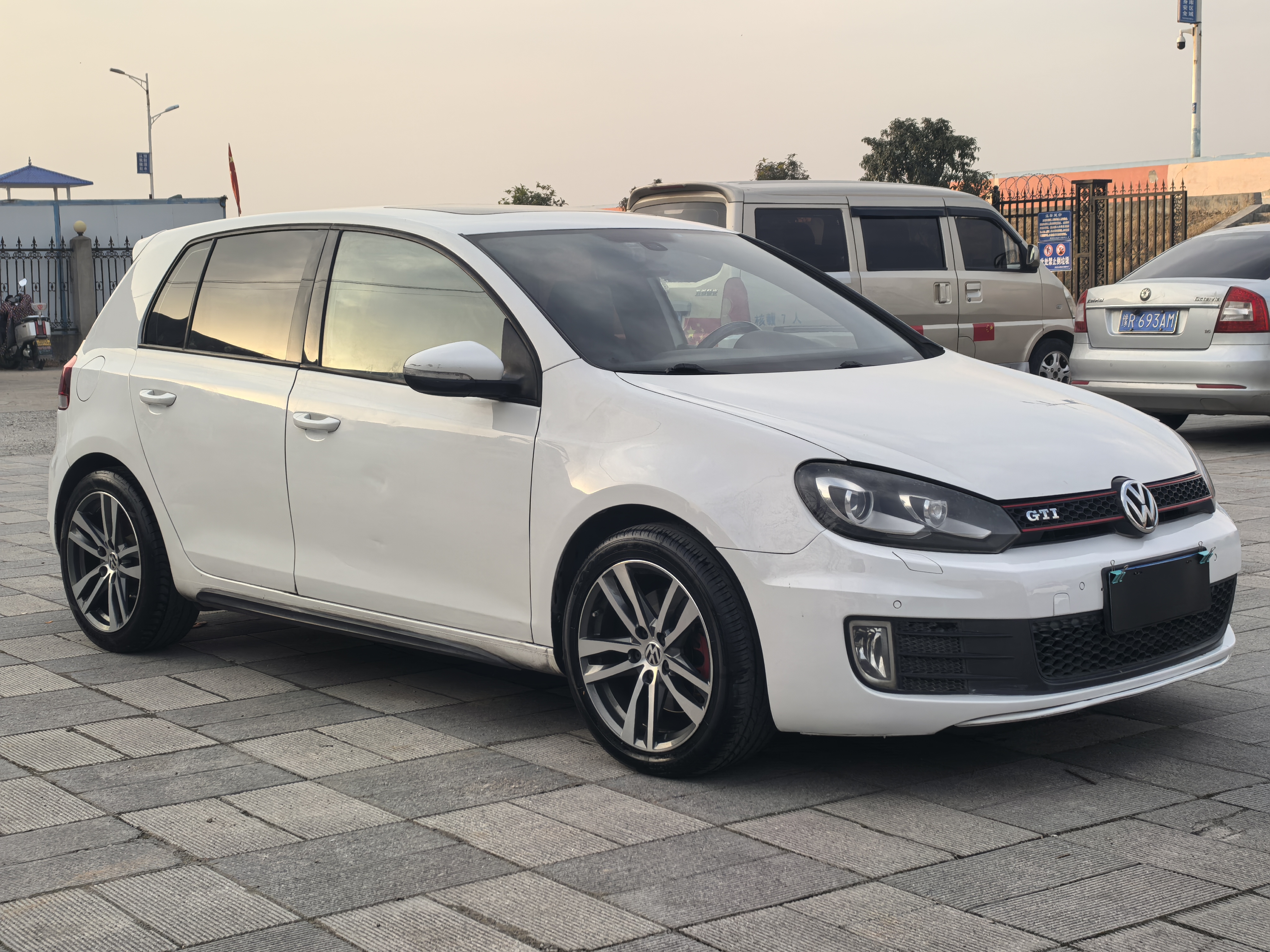 Volkswagen GolfGTI 2013 car image #3