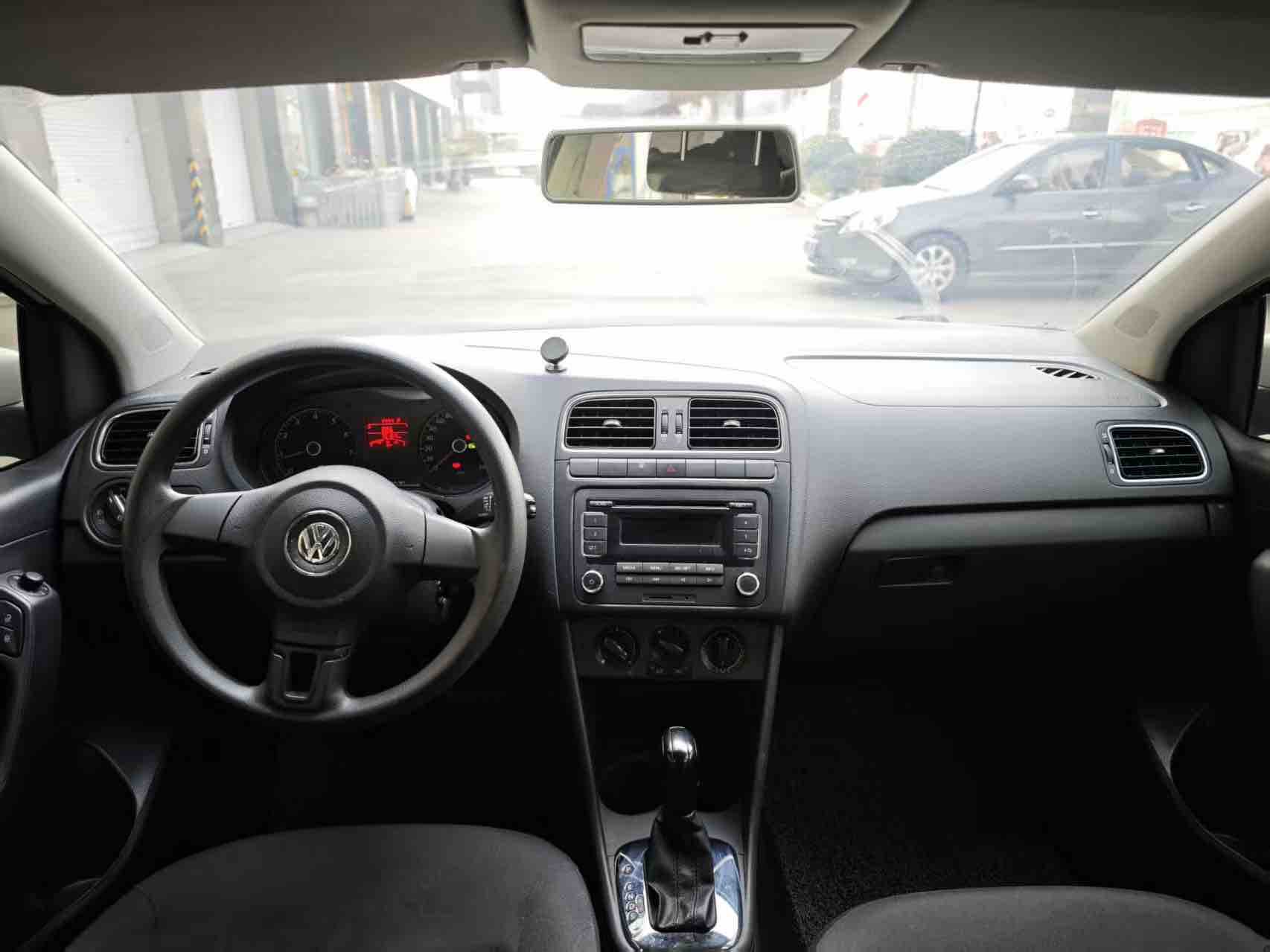 Polo 2012 car image #3