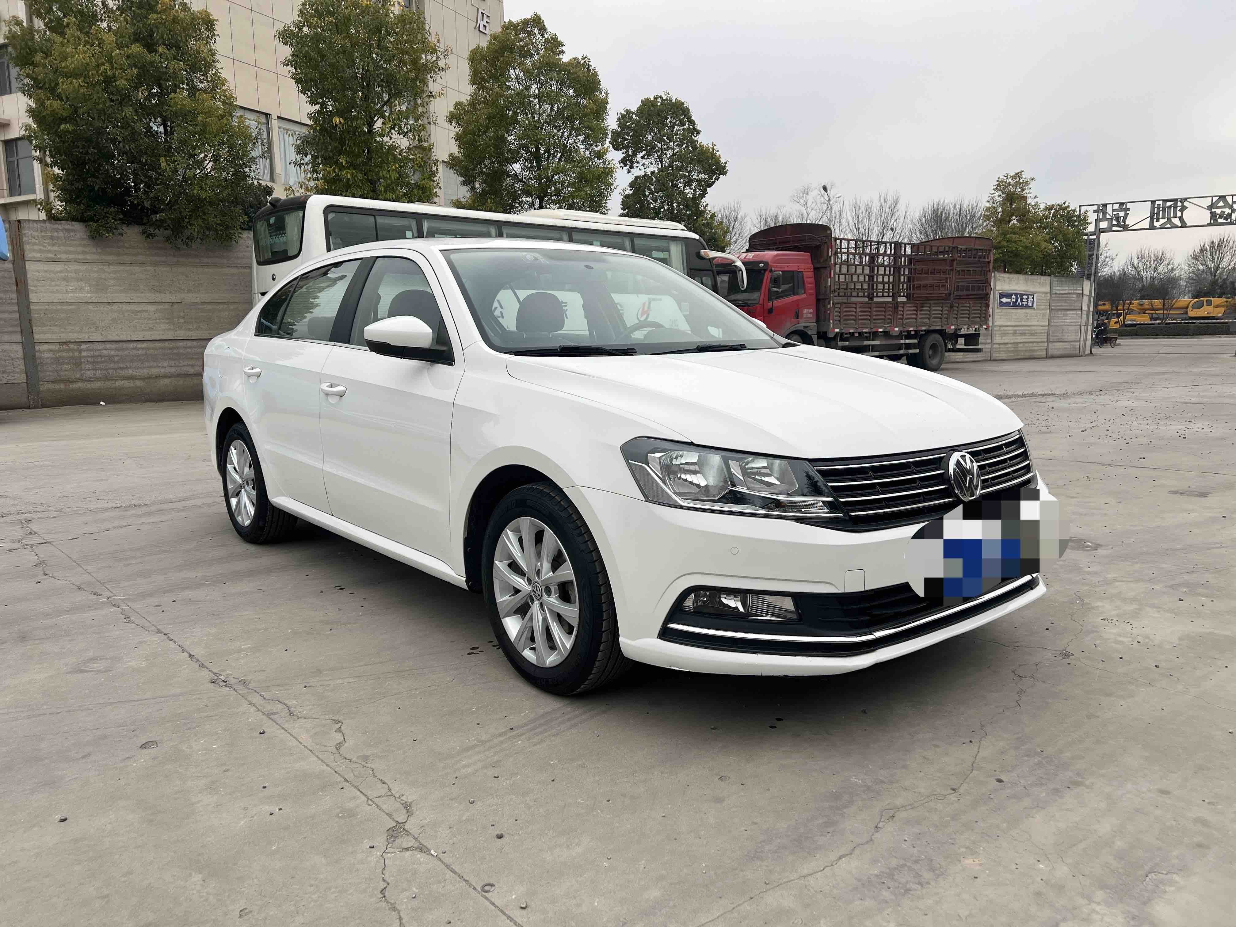 Volkswagen Lavida 2018 car image #3