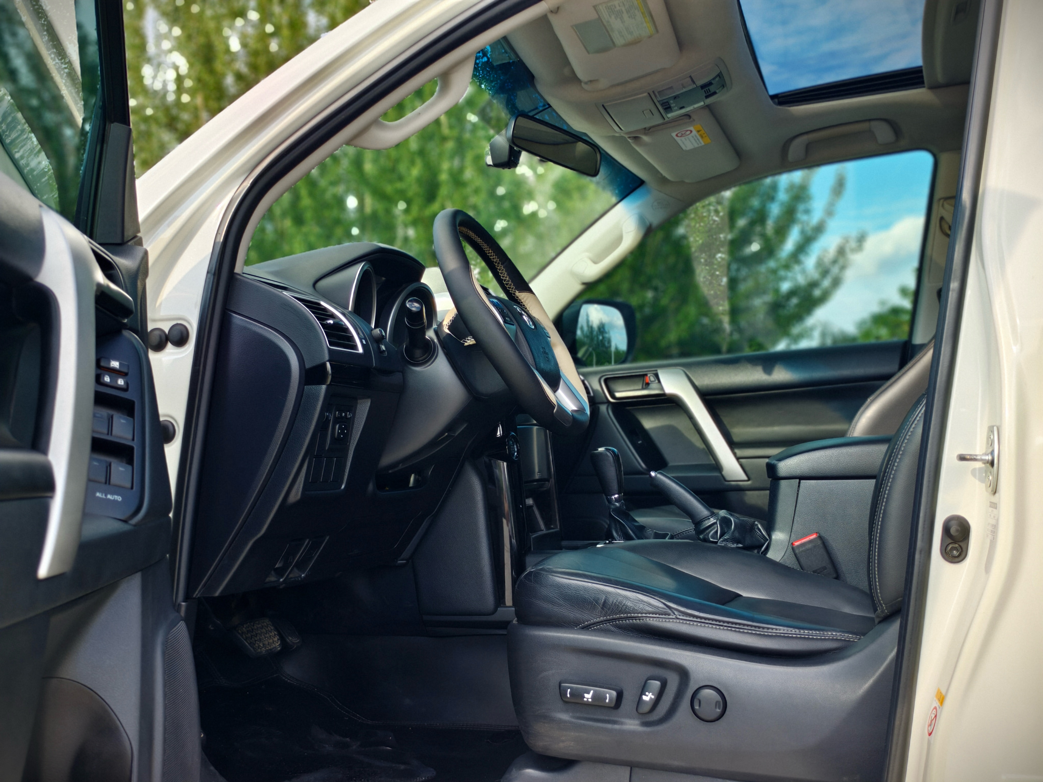 Toyota Land Cruiser Prado 2017 immagine di auto #3