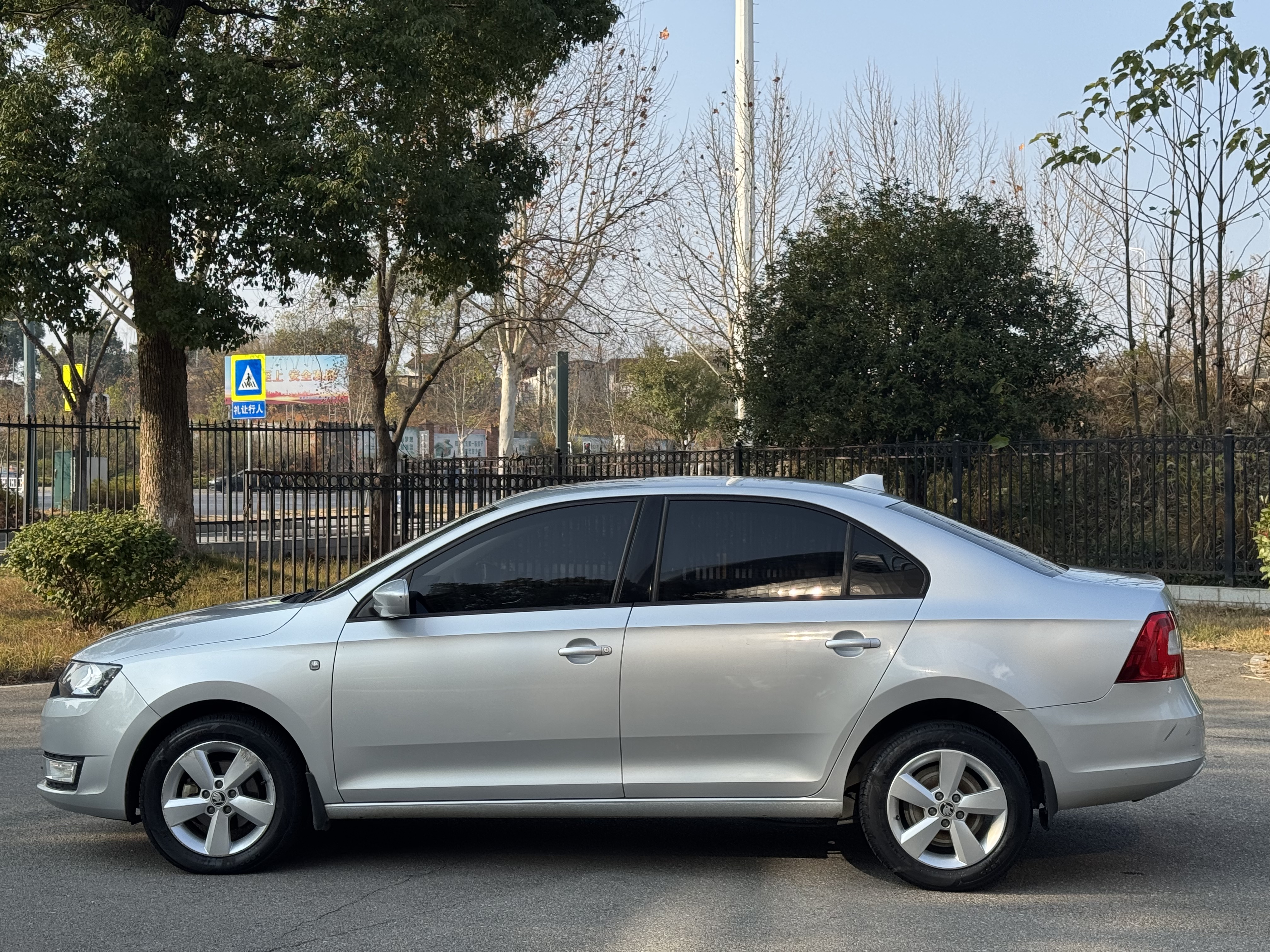 Skoda Rapid 2017 #3 Skoda Rapid 2017 car image #3