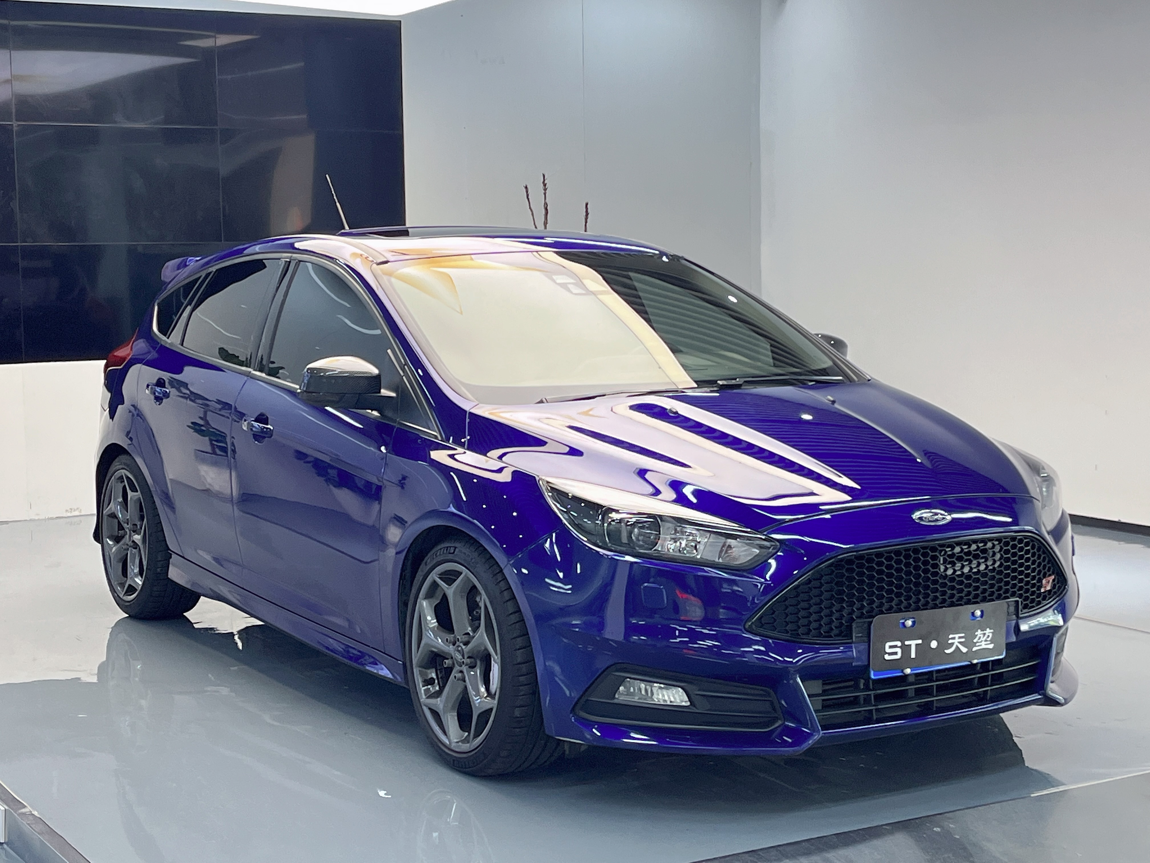 Ford Focus (Imported) 2017 صورة سيارة #3