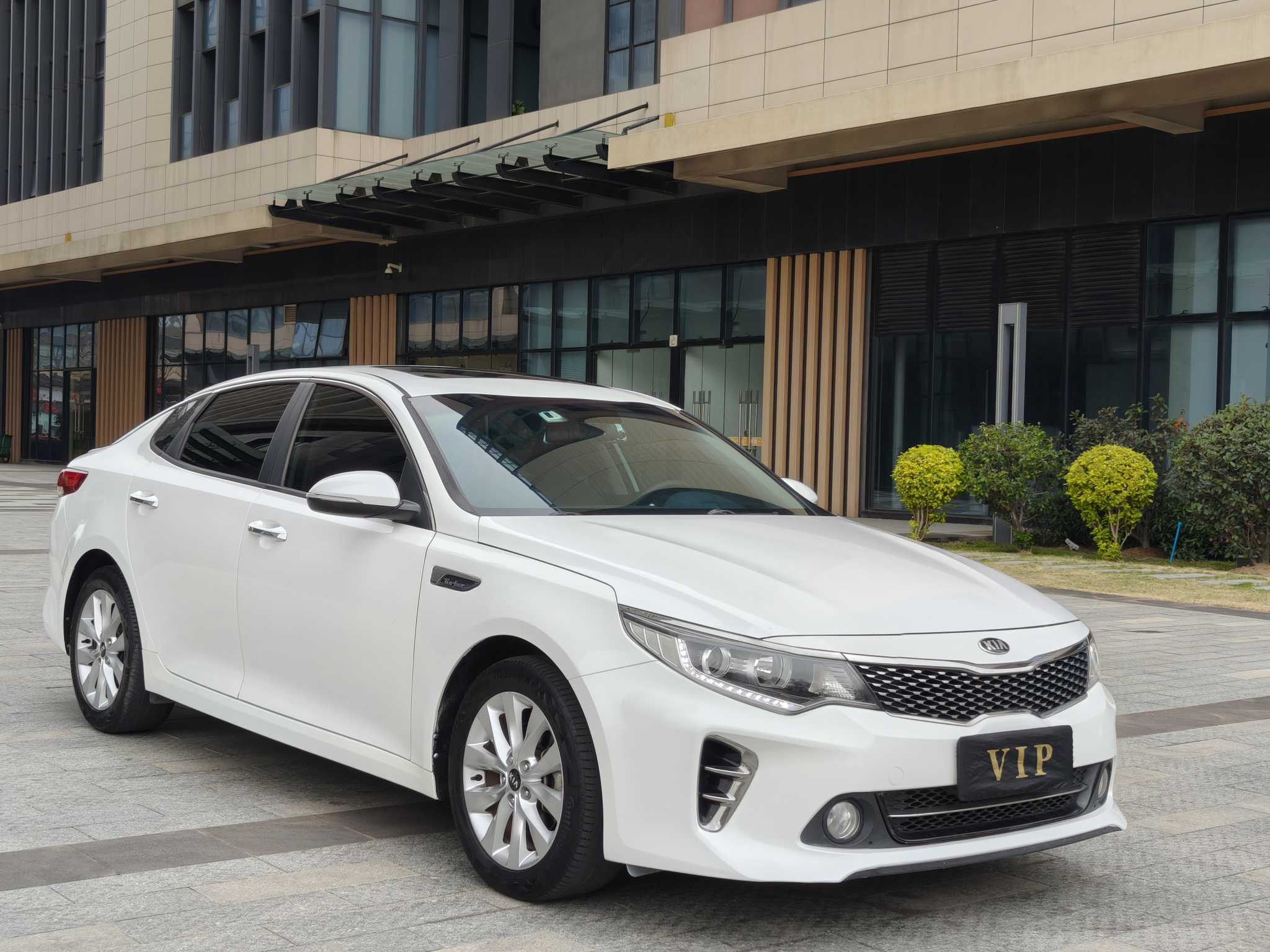 Kia K5 2017 car image #3