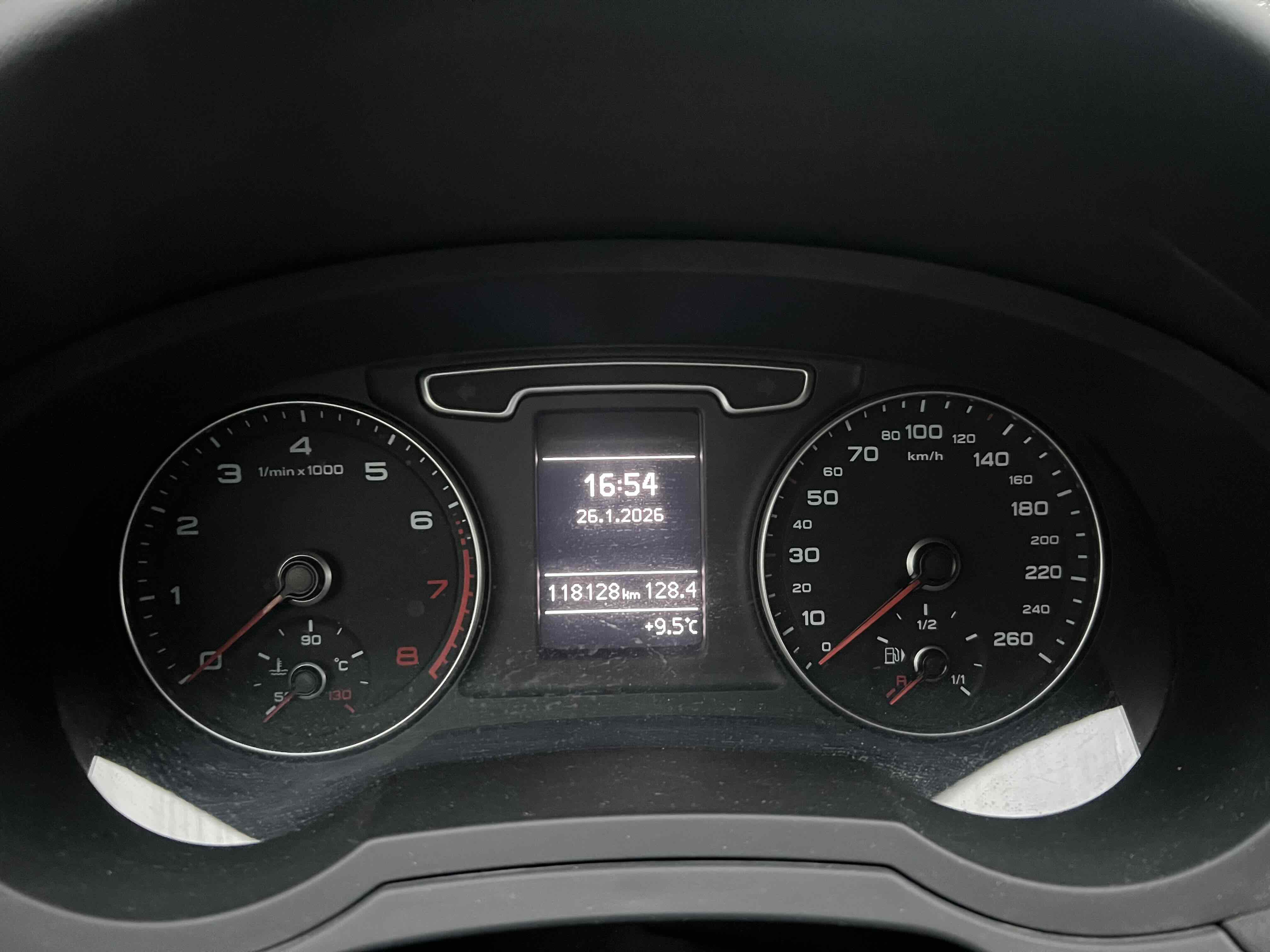 Audi Q3 2016 car image #3