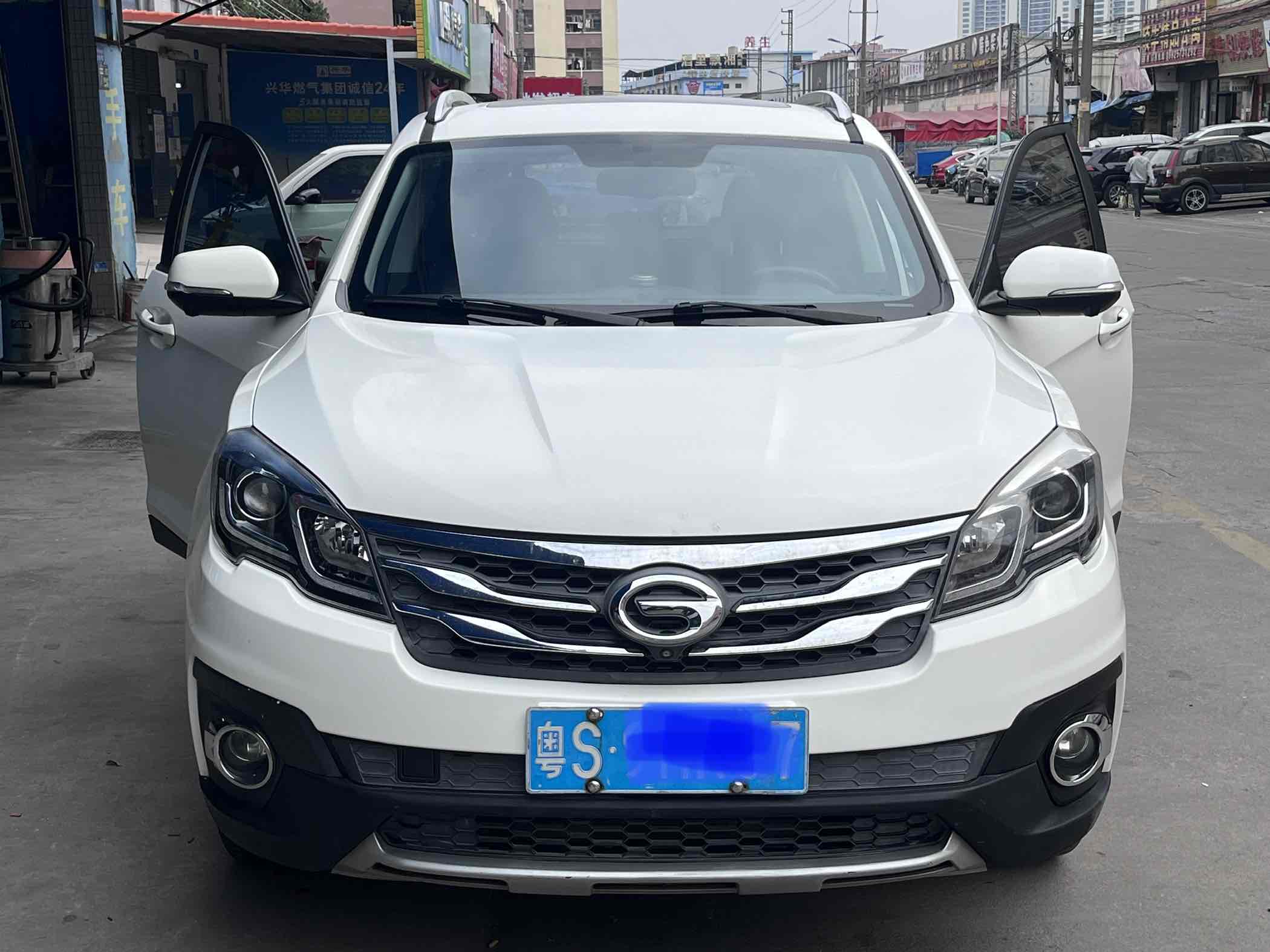 GAC Trumpchi GS5 Super 2017 #3 GAC Trumpchi GS5 Super 2017 car image #3