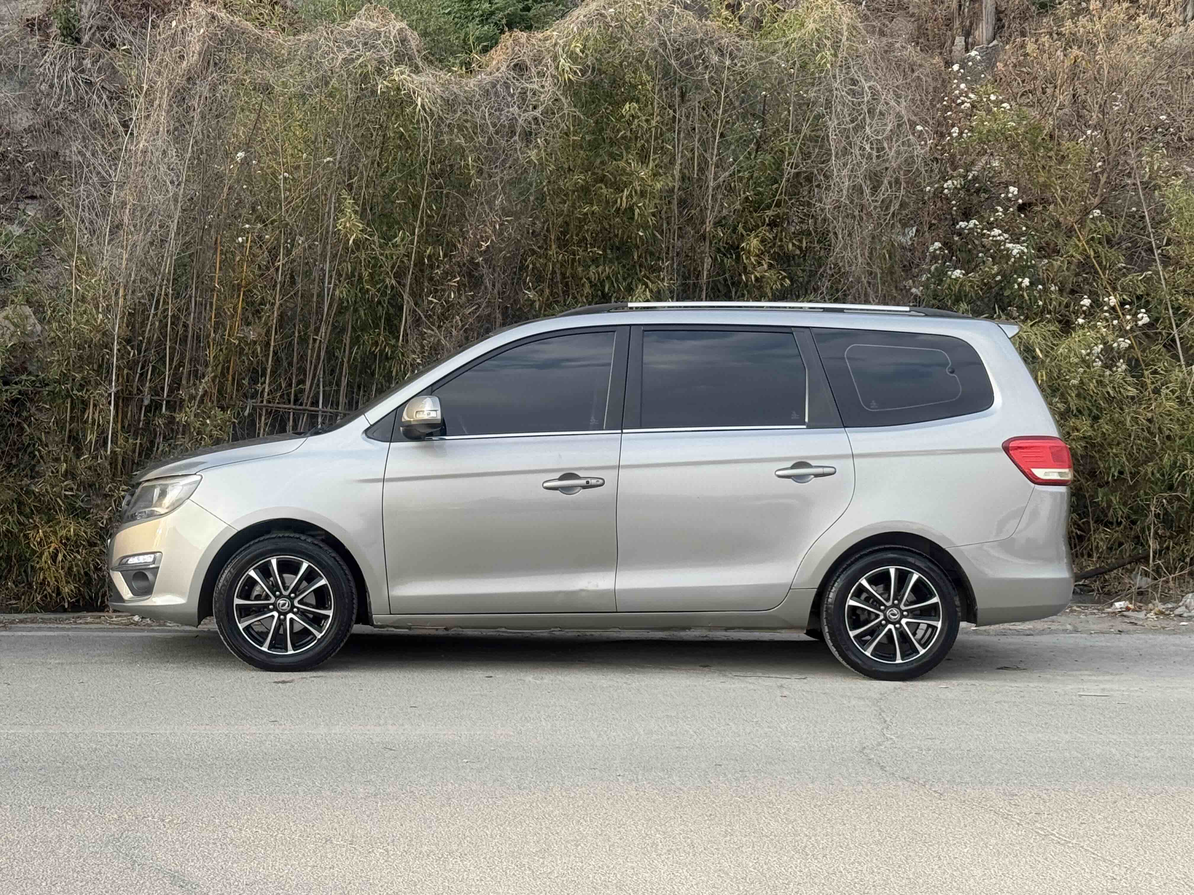 Forthing S500 2016 car image #3