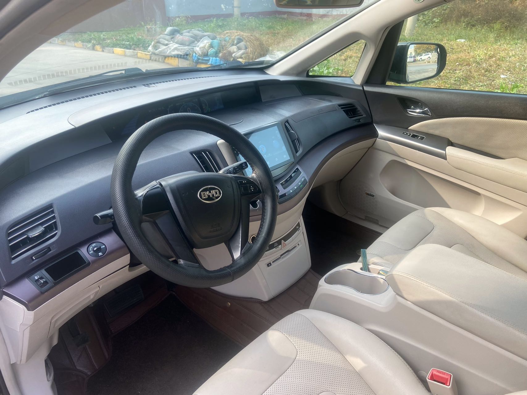 BYD e6 2015 car image #3