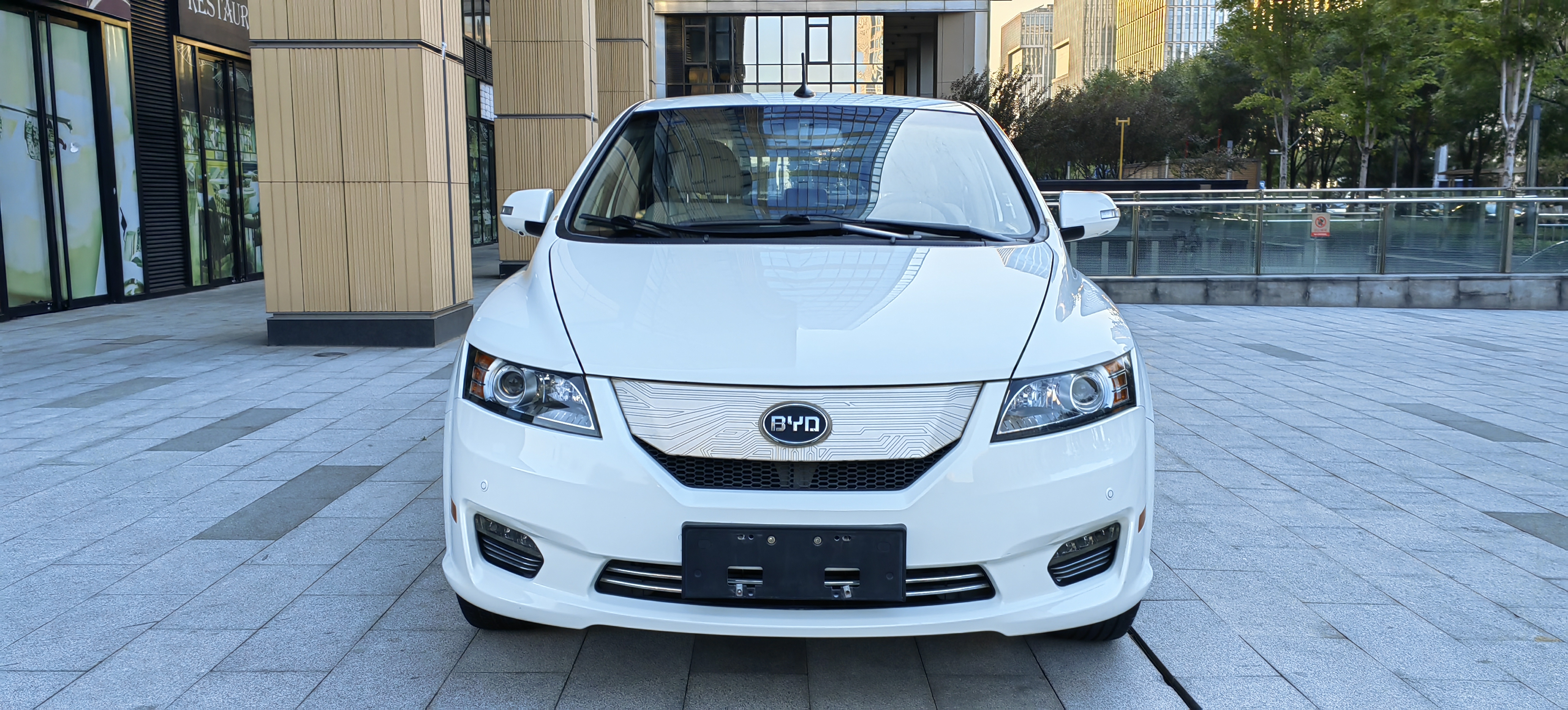 BYD e6 2016 #3 BYD e6 2016 car image #3