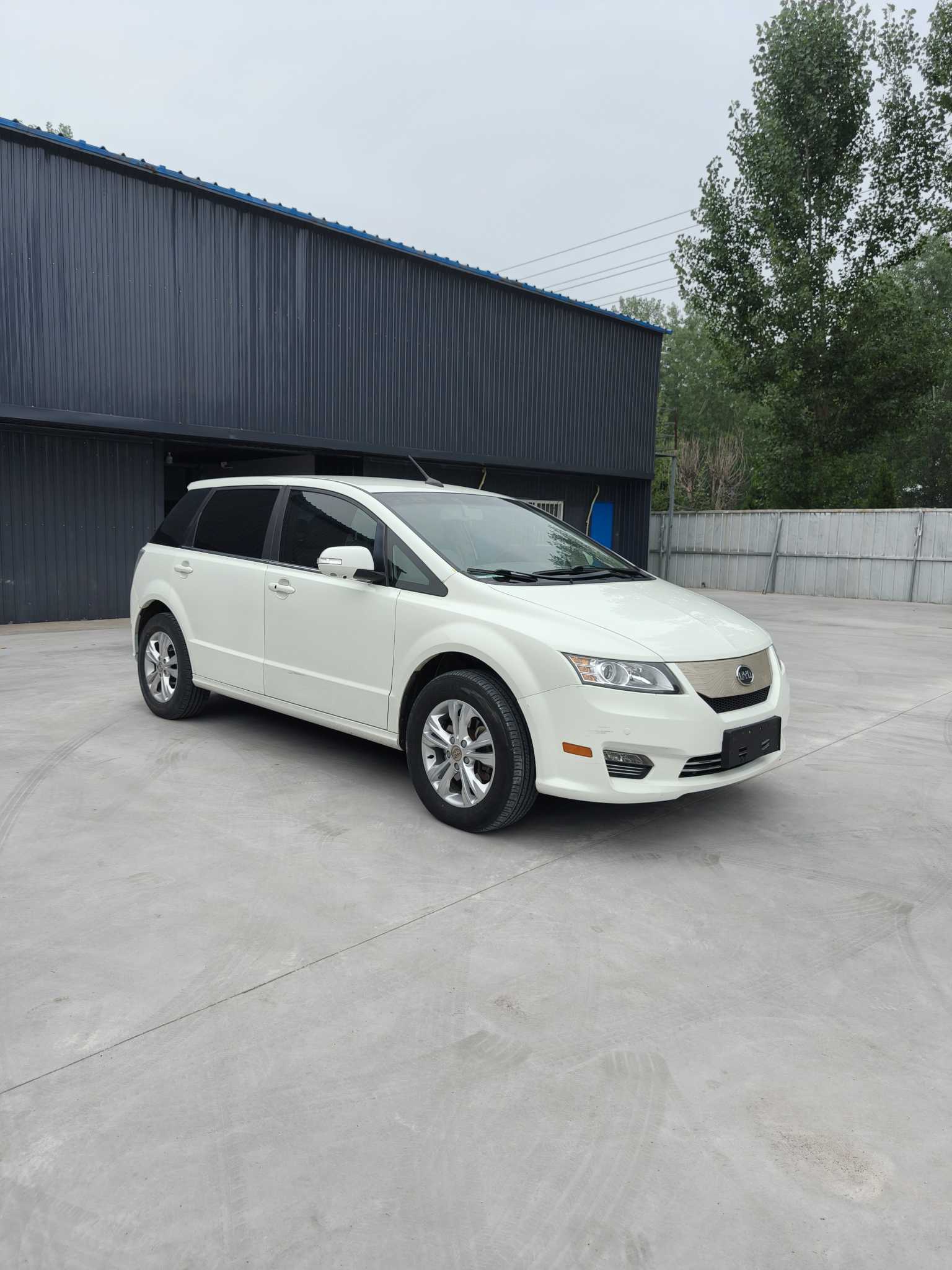 BYD e6 2016 #3 BYD e6 2016 car image #3