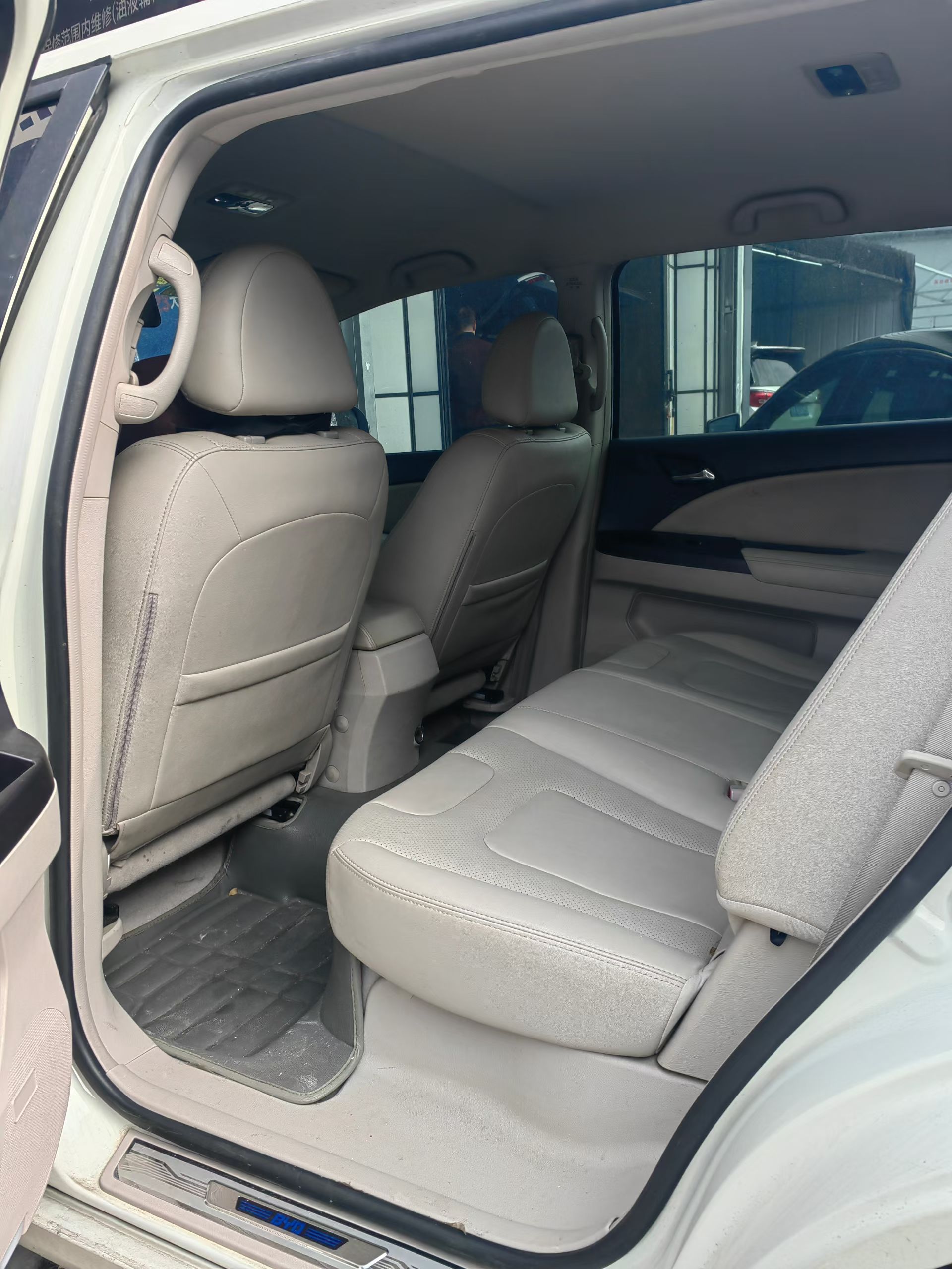 BYD e6 2016 #3 BYD e6 2016 car image #3