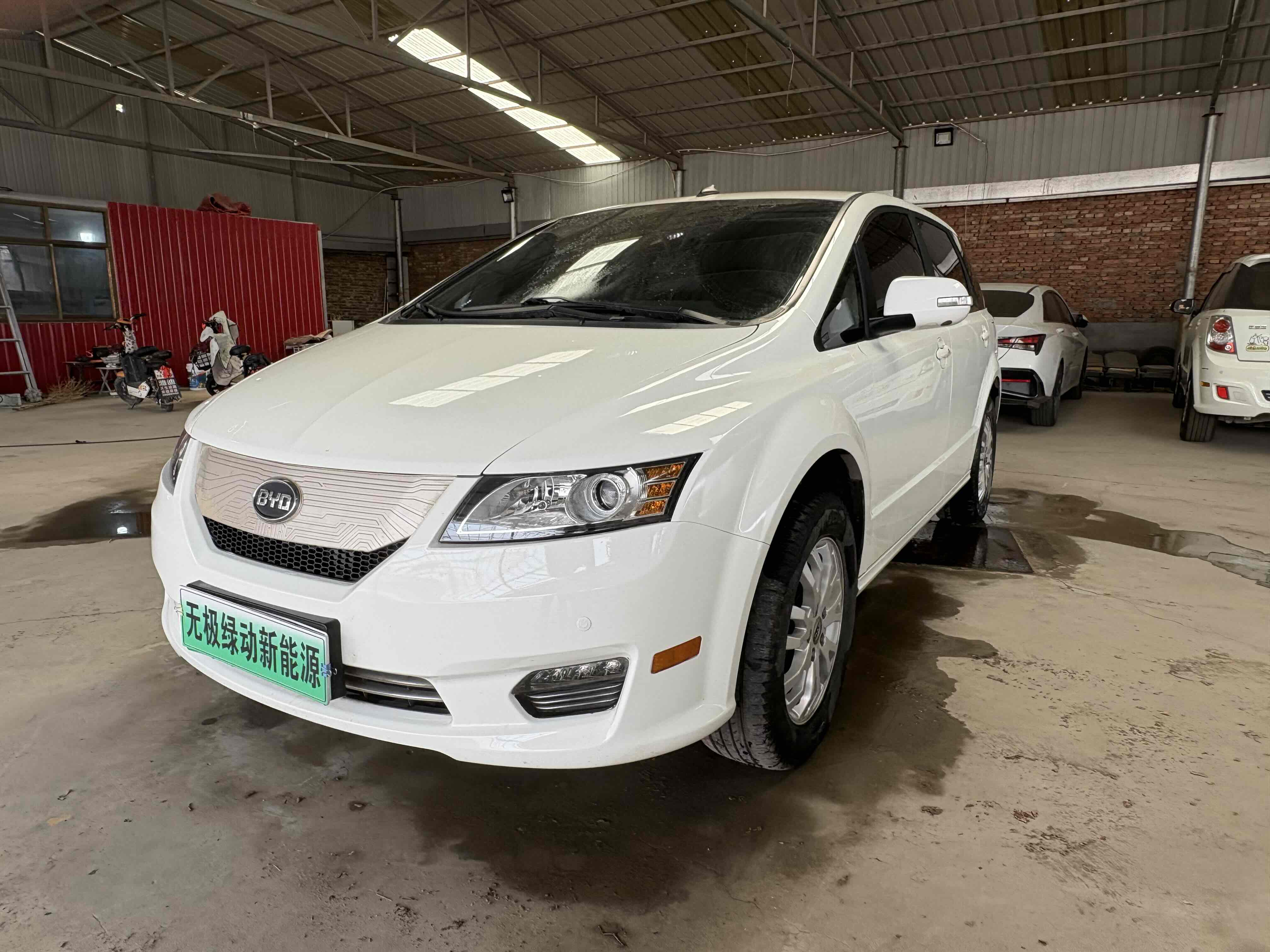 BYD e6 2015 car image #3