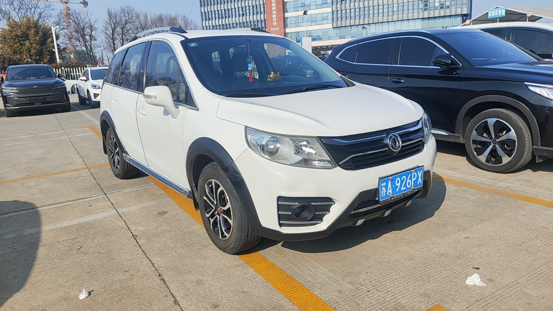 Forthing JOYEAR X3 2016 #3 Forthing JOYEAR X3 2016 car image #3