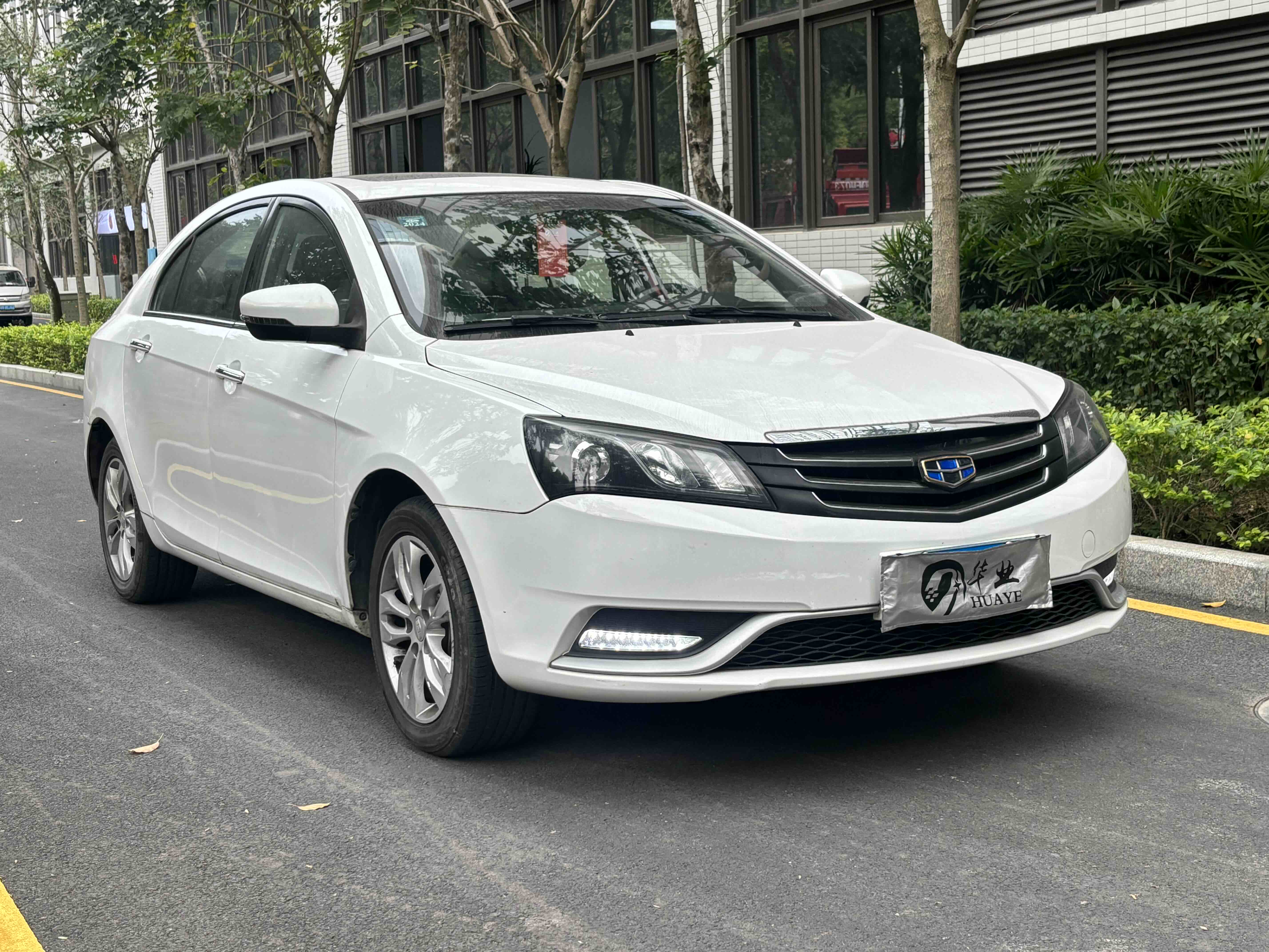 GEELY Emgrand 2016 car image #3