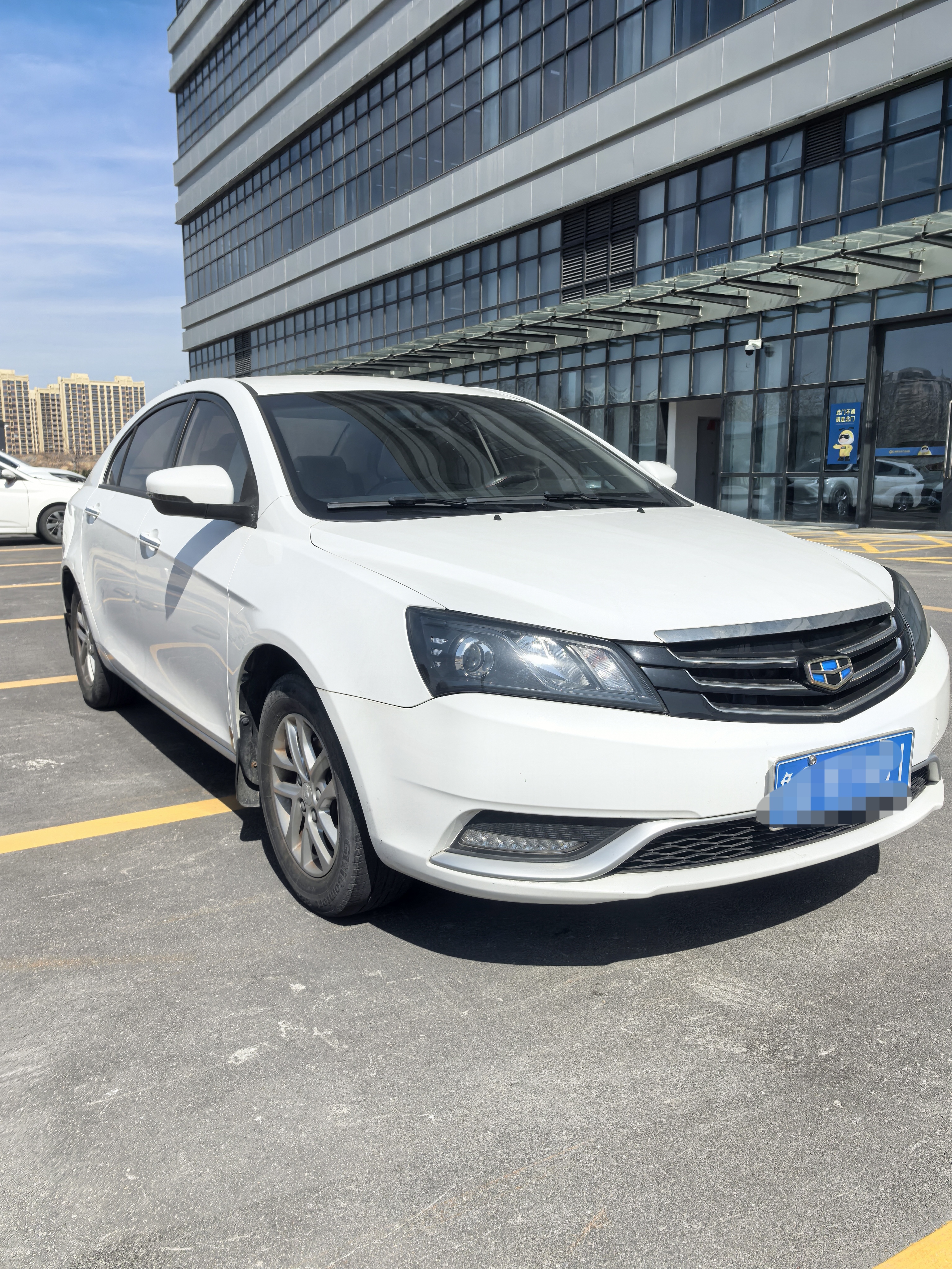 GEELY Emgrand 2016 car image #3