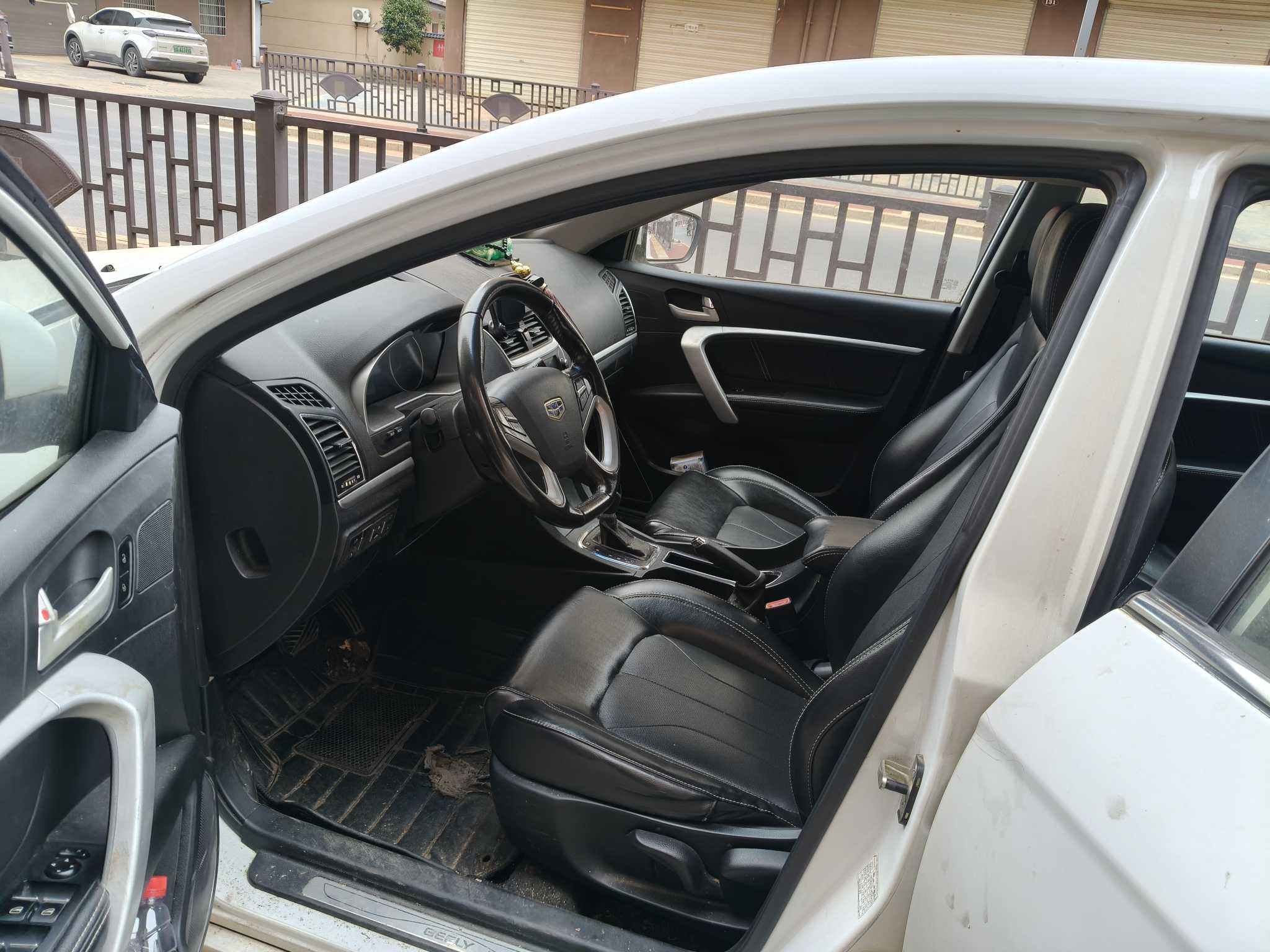 GEELY Emgrand 2016 car image #3