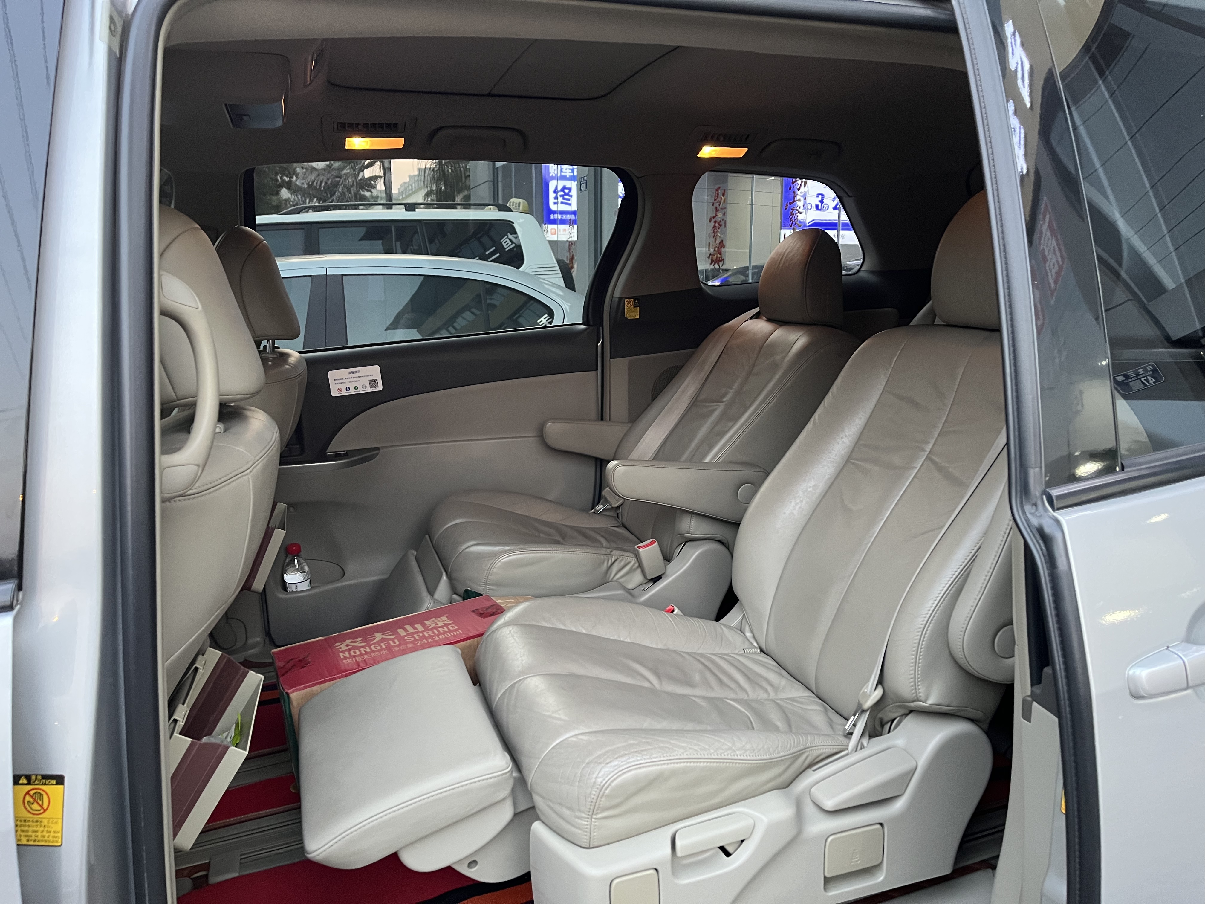 Toyota Previa 2011 car image #3